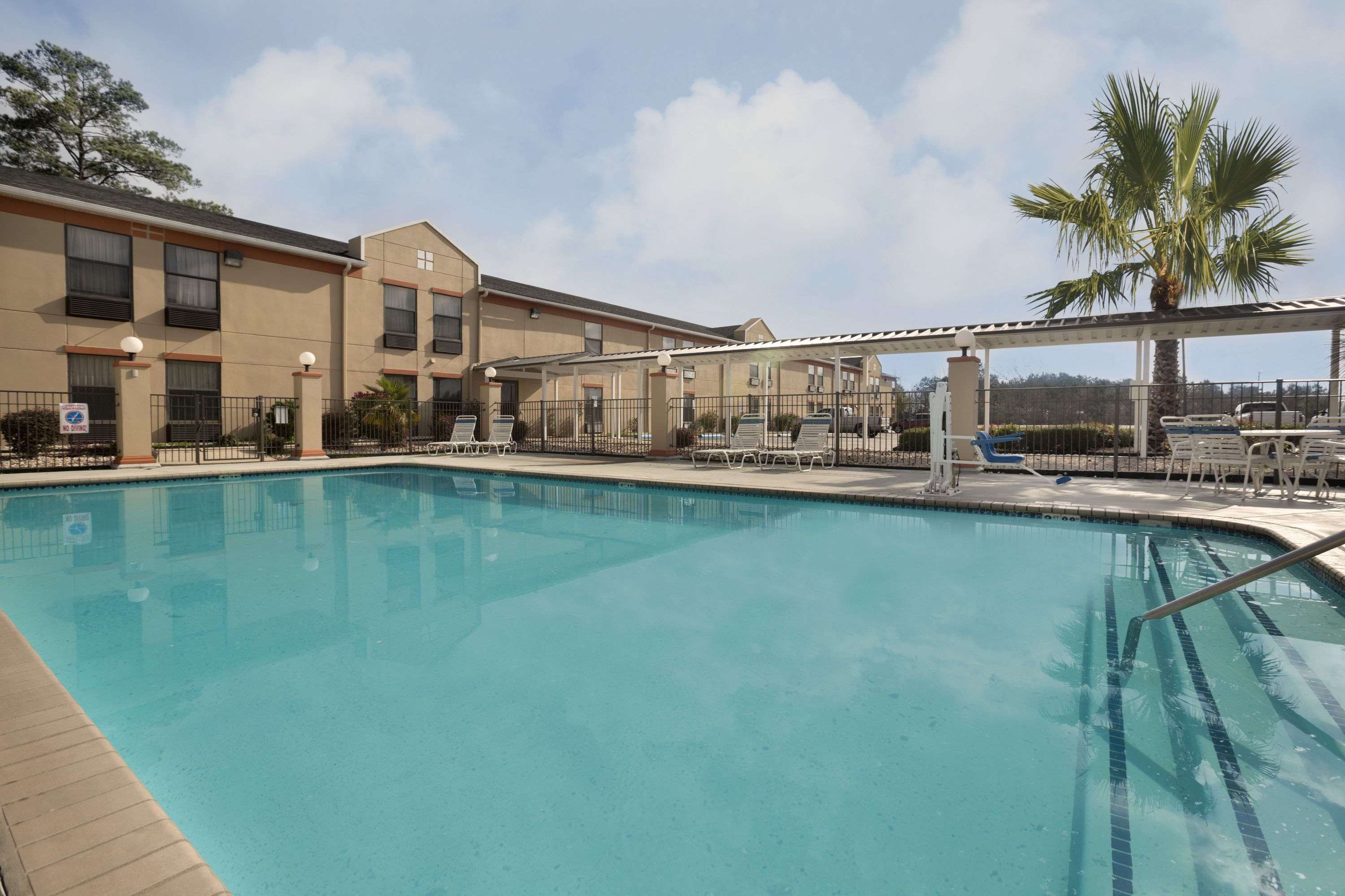 Hotel Kinder Express Near Coushatta Resort