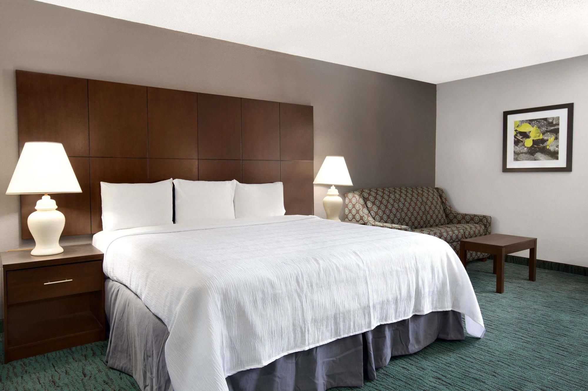 Hotel Kinder Express Near Coushatta Resort