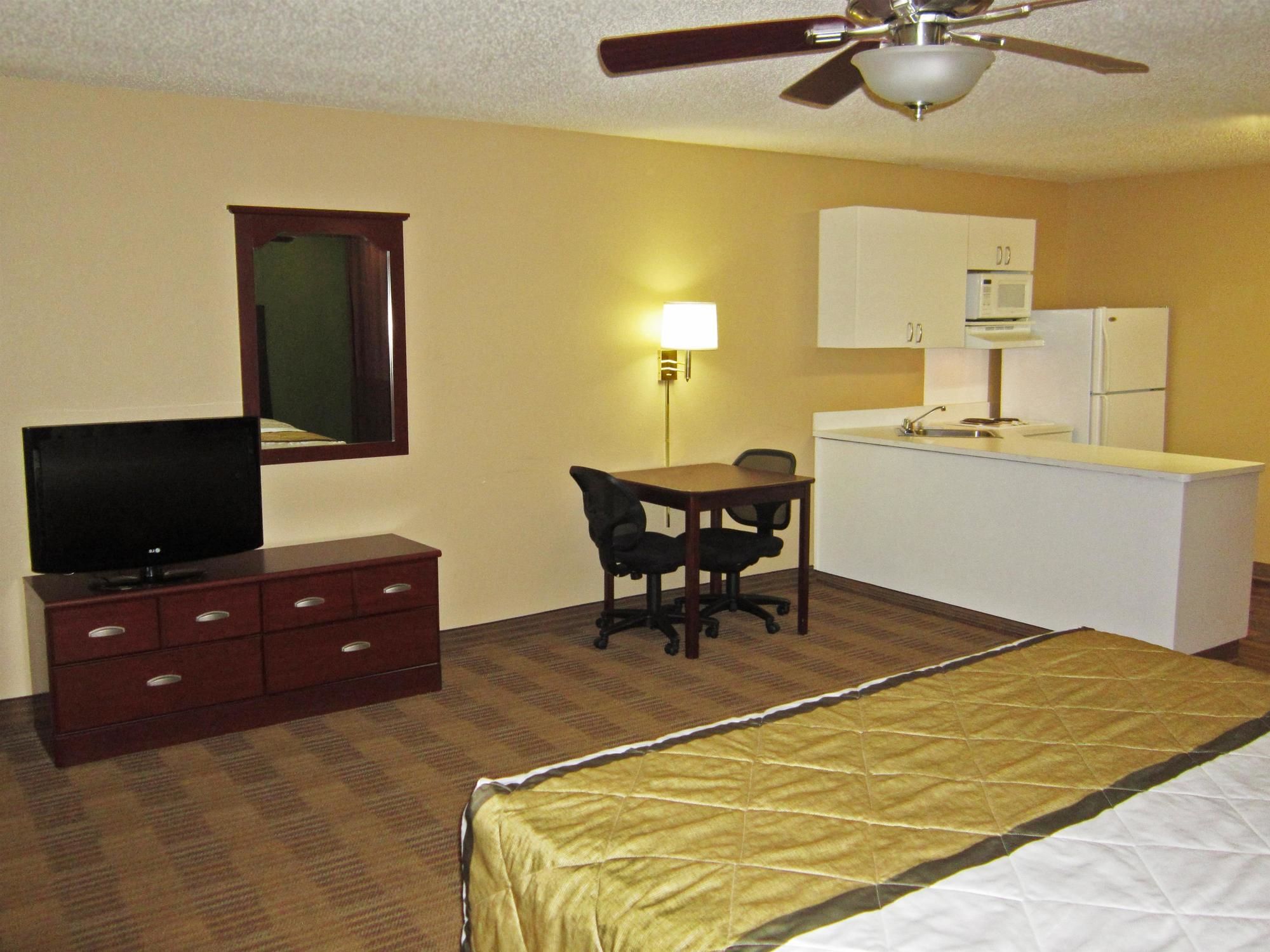 Extended Stay America Select Suites Lafayette Airport