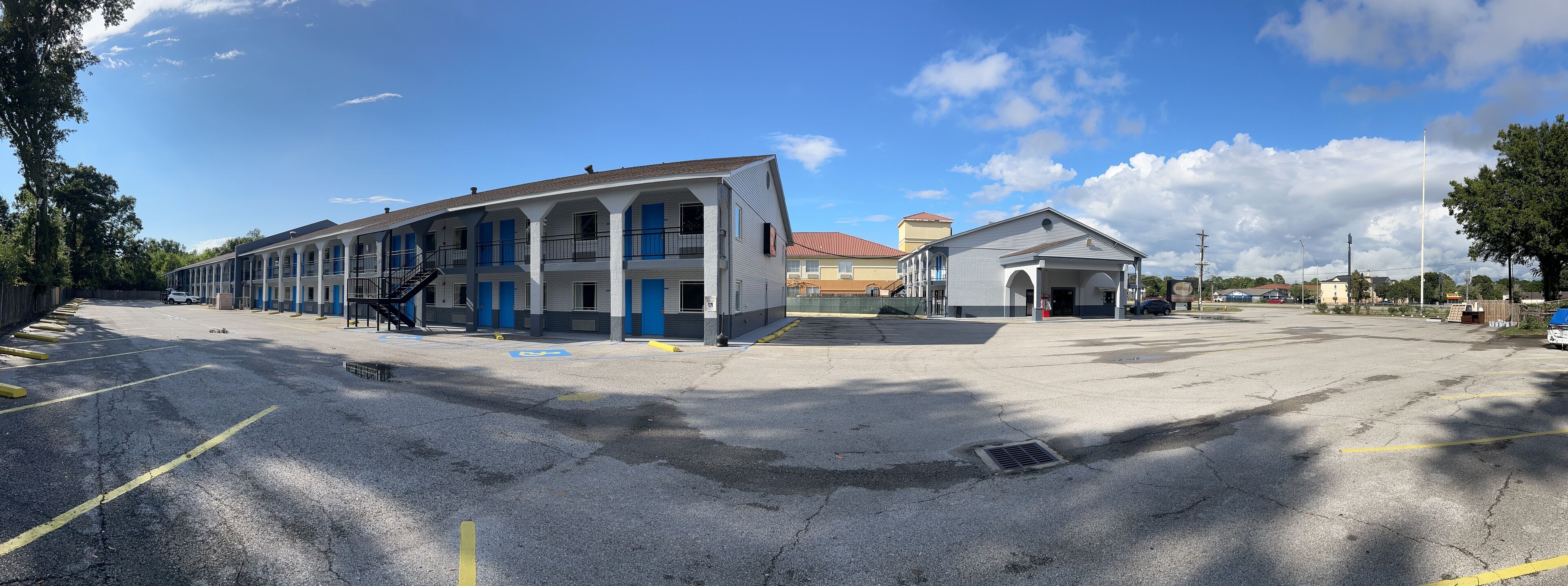 Super 7 Inn