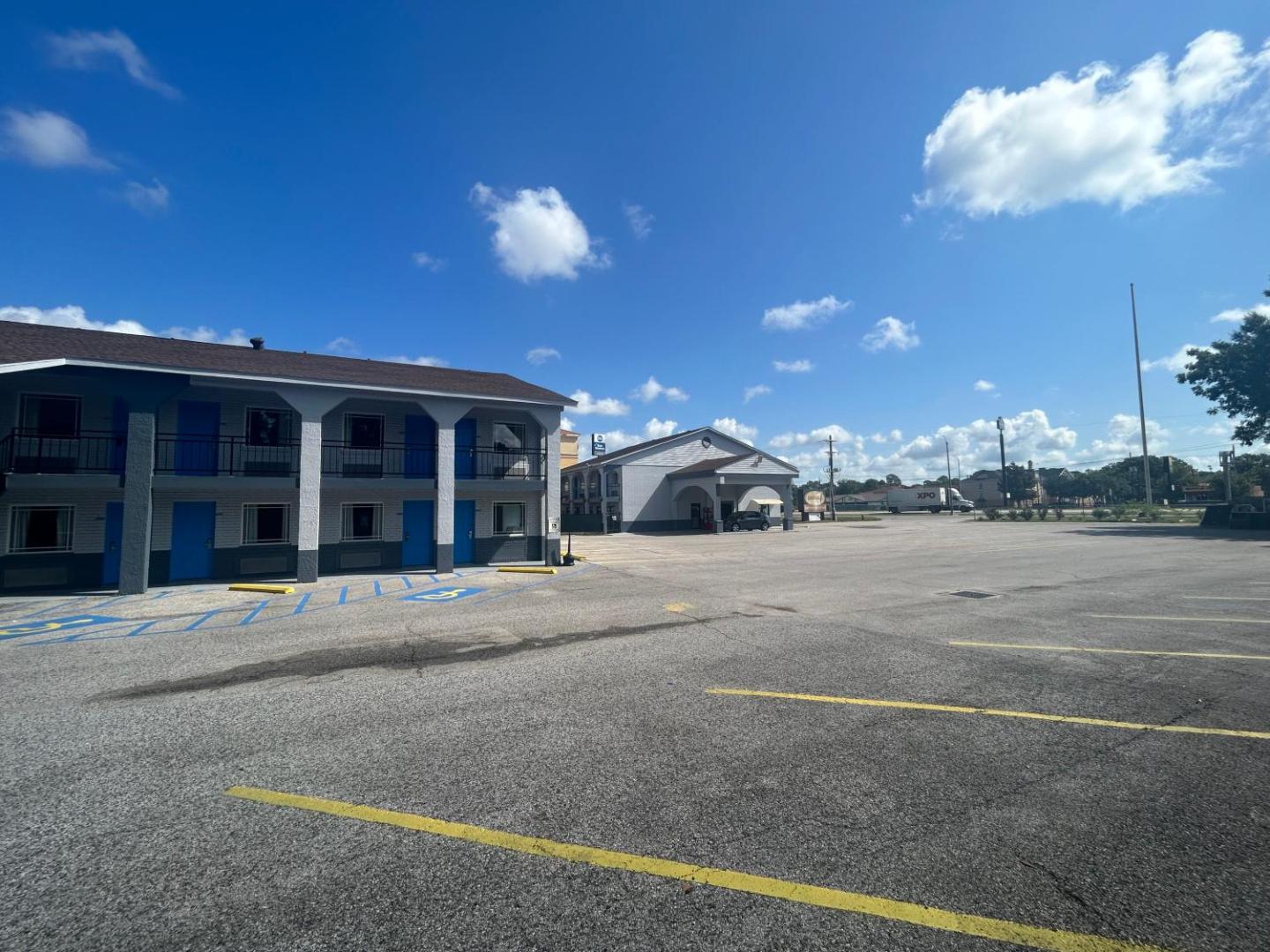 Super 7 Inn