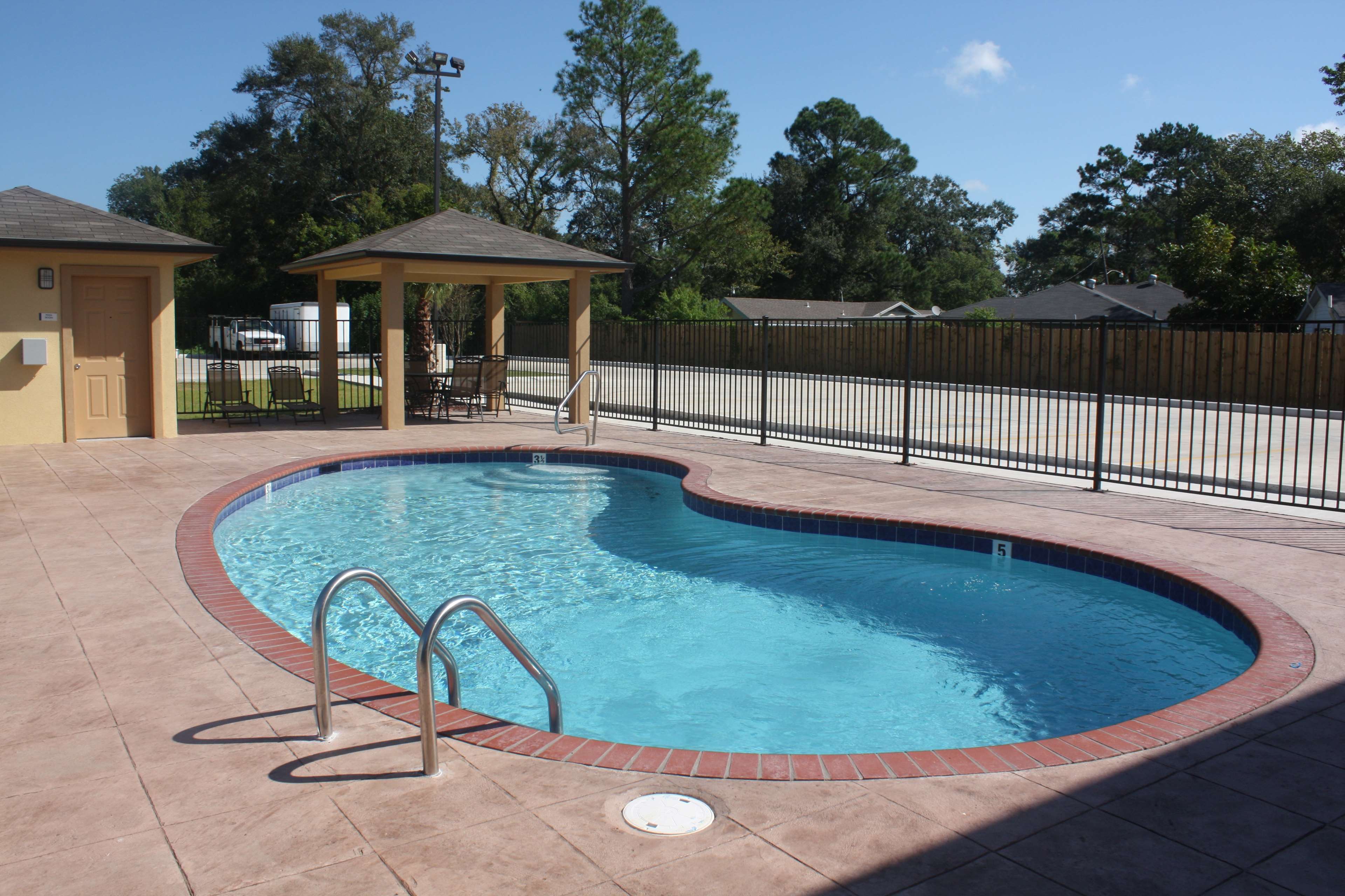 Americas Best Value Inn & Suites - Lake Charles / I-210 Exit 11