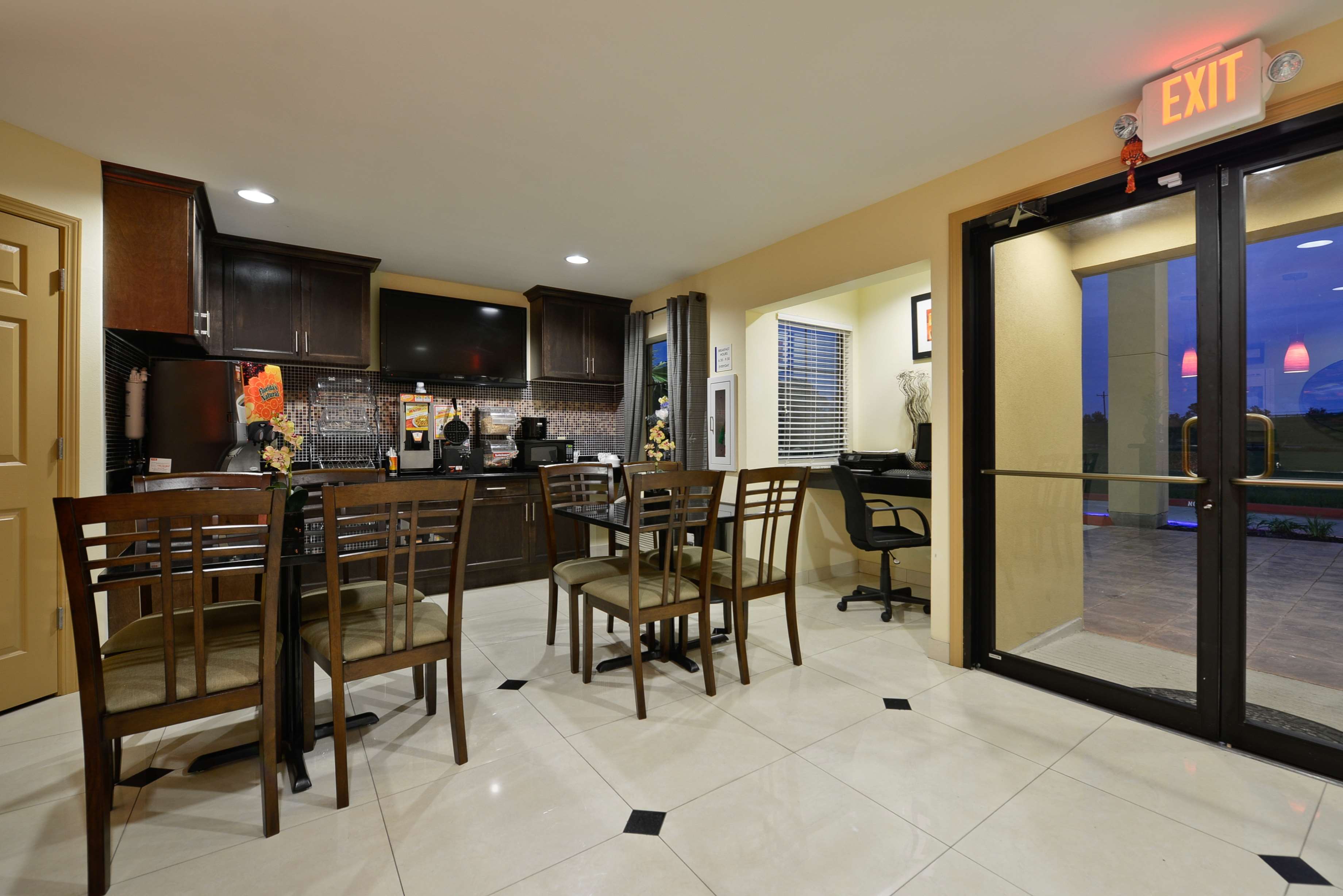 Americas Best Value Inn & Suites - Lake Charles / I-210 Exit 11