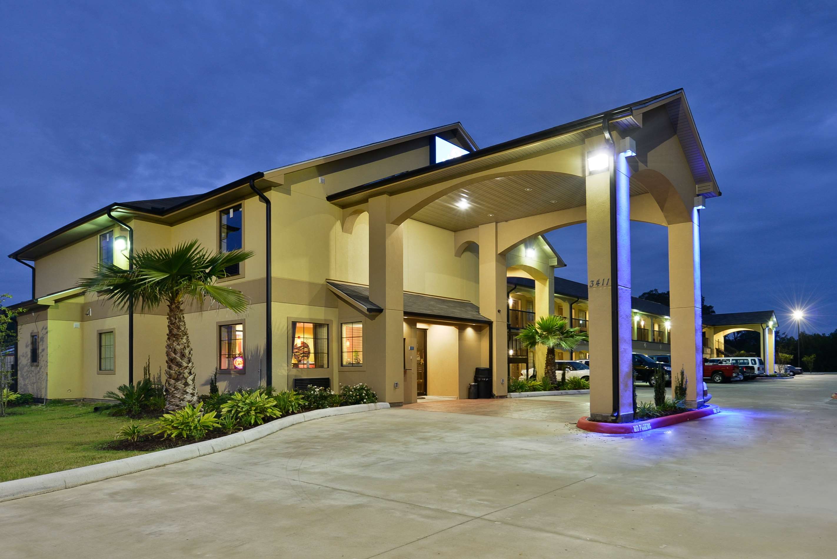 Americas Best Value Inn & Suites - Lake Charles / I-210 Exit 11