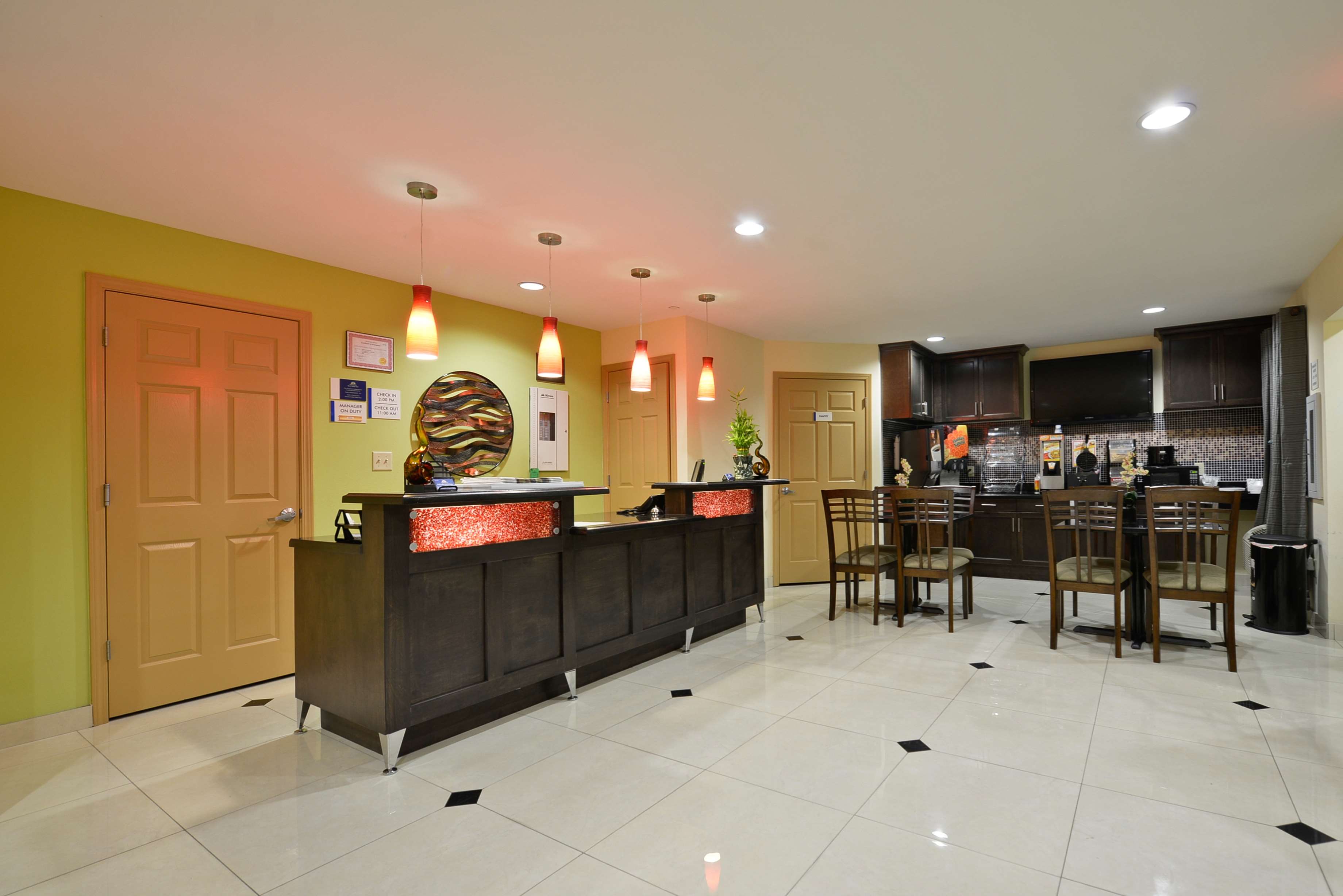 Americas Best Value Inn & Suites - Lake Charles / I-210 Exit 11