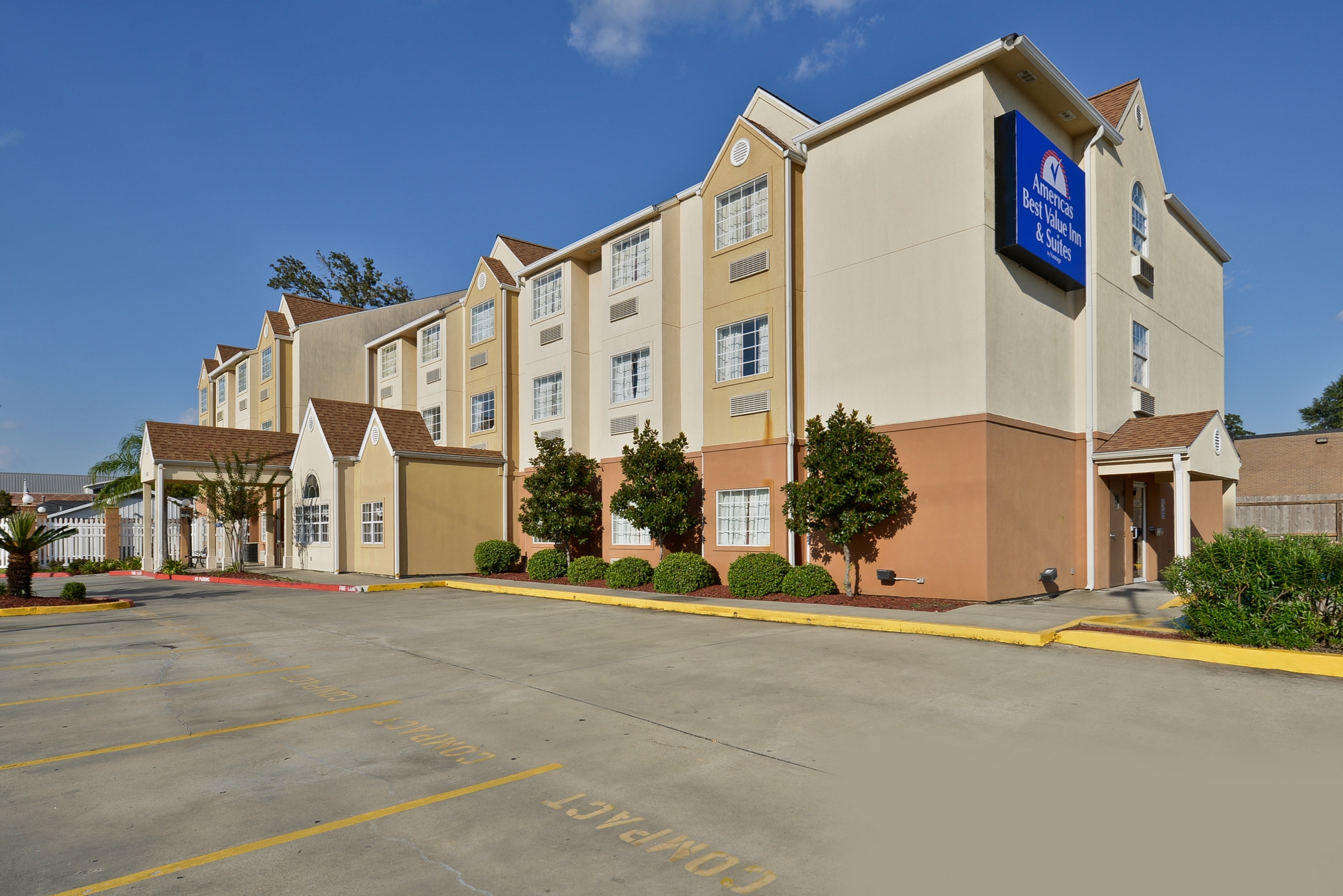Americas Best Value Inn & Suites - Lake Charles / I-210 Exit 5