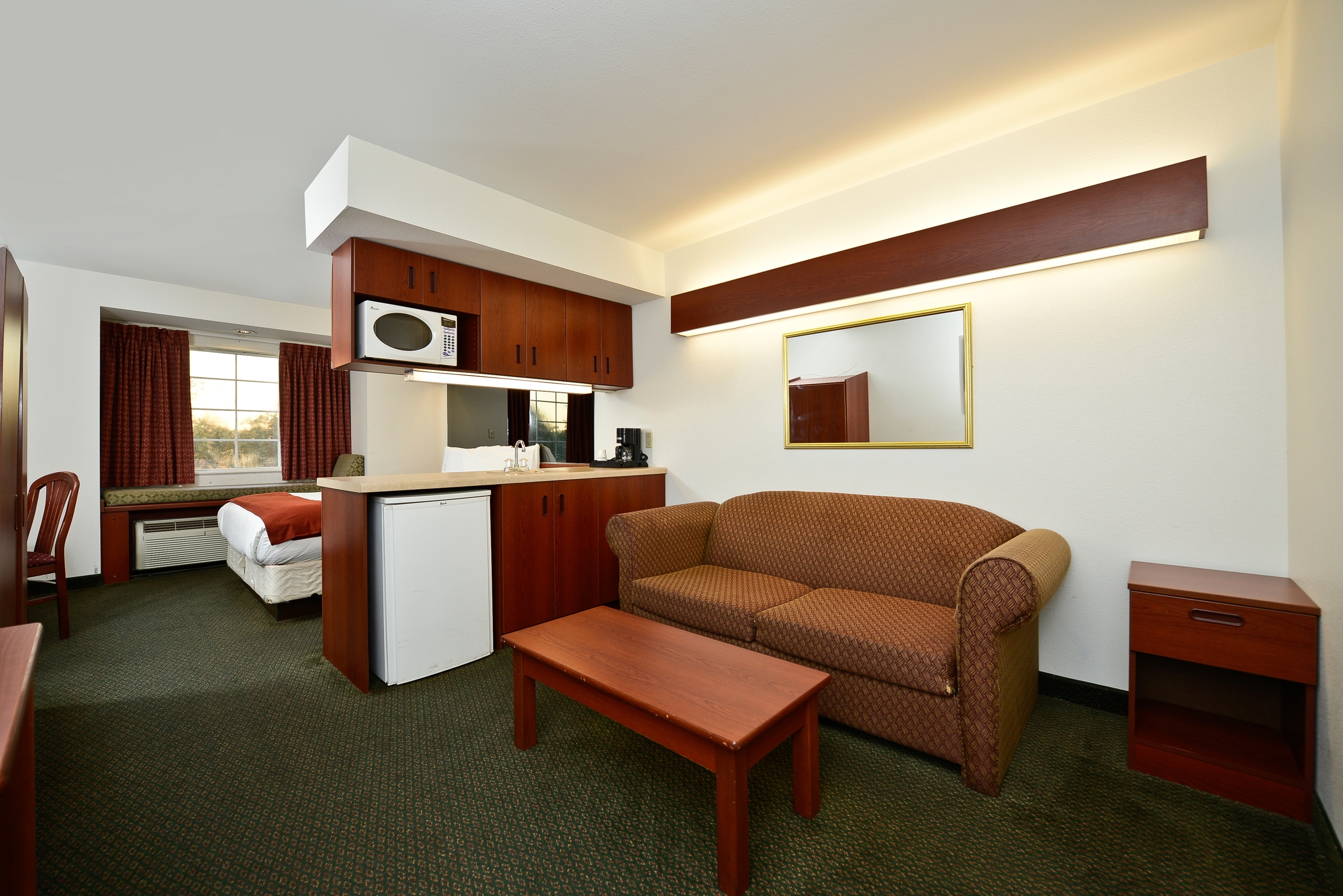 Americas Best Value Inn & Suites - Lake Charles / I-210 Exit 5