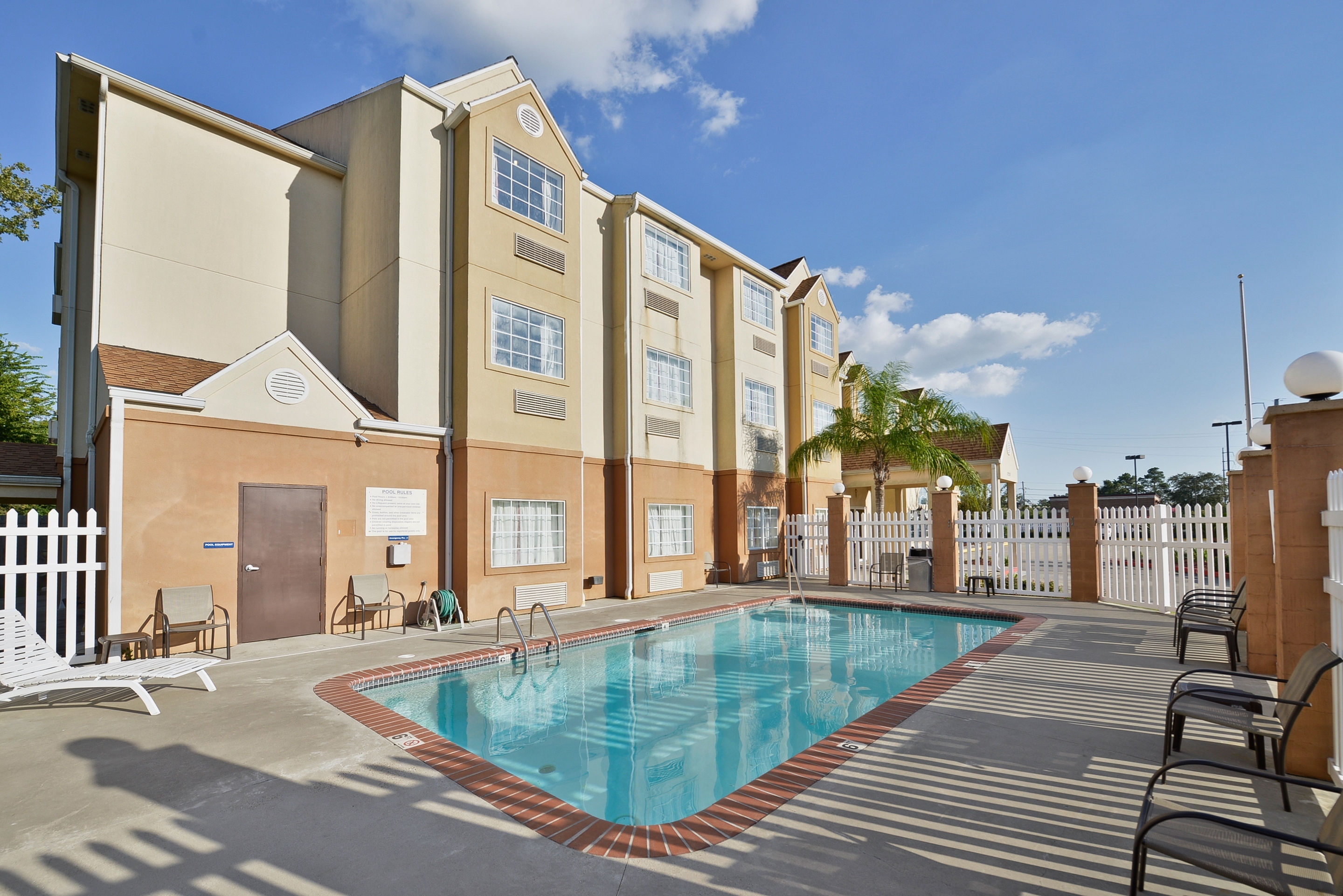 Americas Best Value Inn & Suites - Lake Charles / I-210 Exit 5