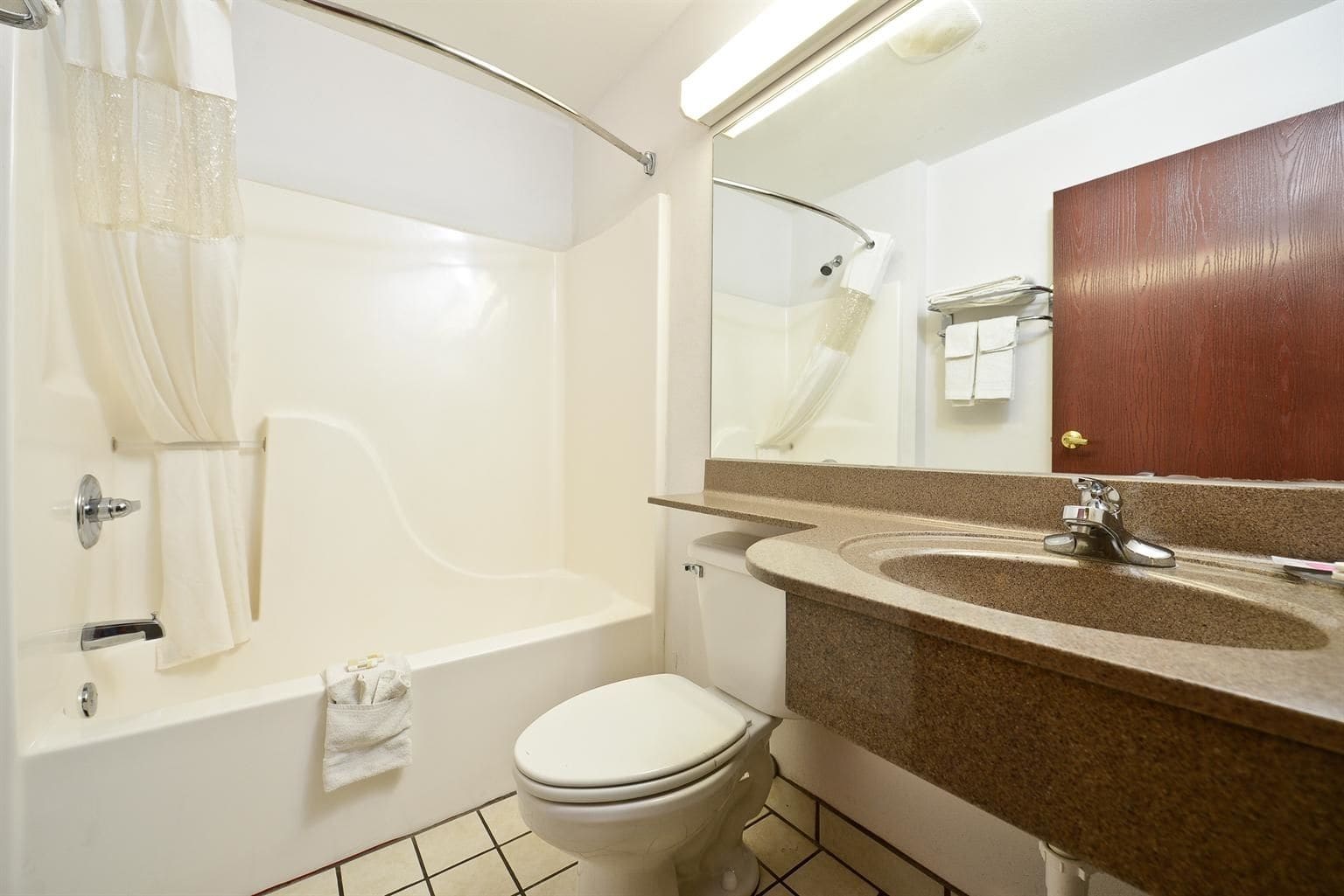 Americas Best Value Inn & Suites - Lake Charles / I-210 Exit 5