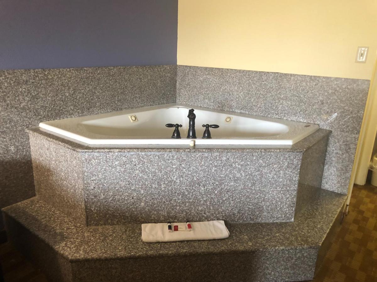 Days Inn by Wyndham Lake Charles