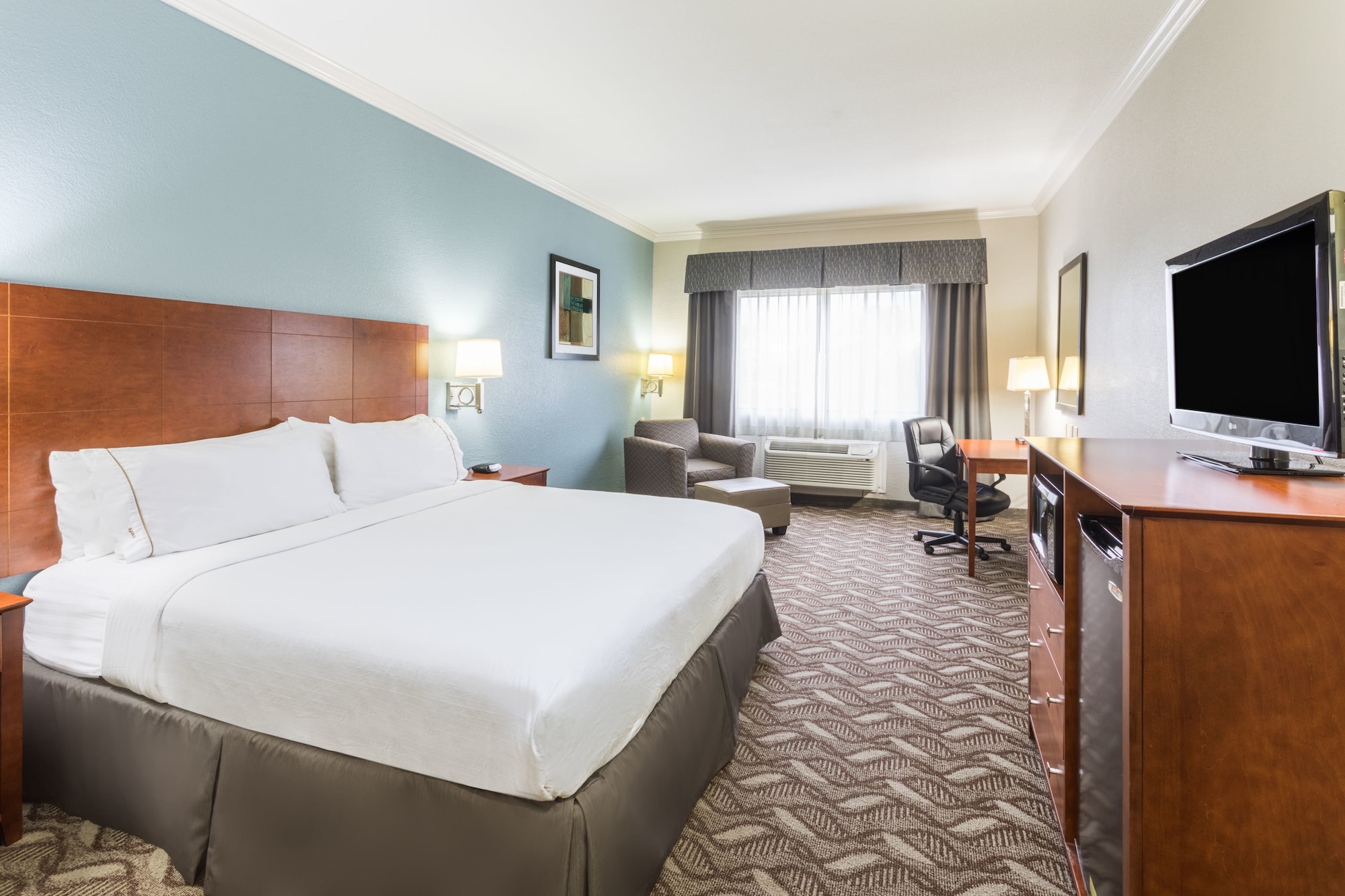 Holiday Inn Express Hotel & Suites Lake Charles