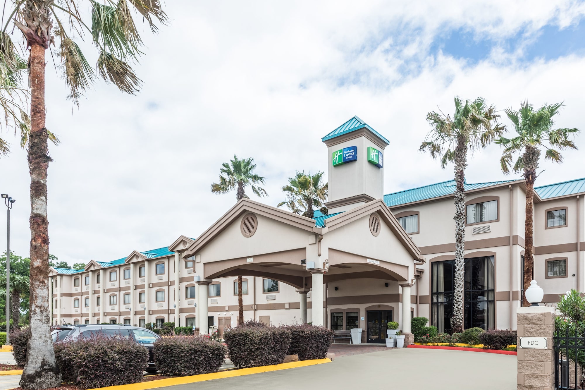 Holiday Inn Express Hotel & Suites Lake Charles