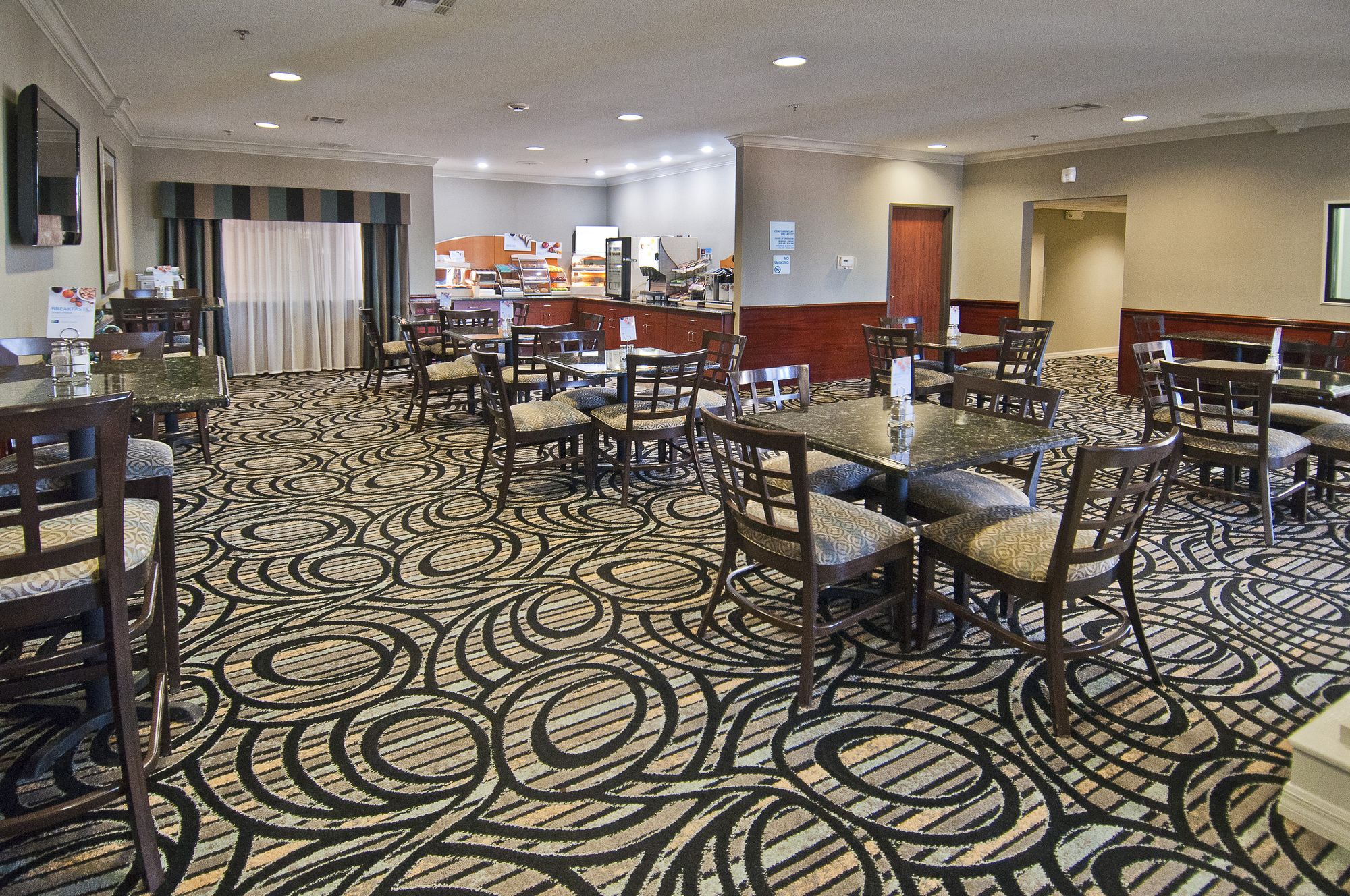 Holiday Inn Express Hotel & Suites Lake Charles