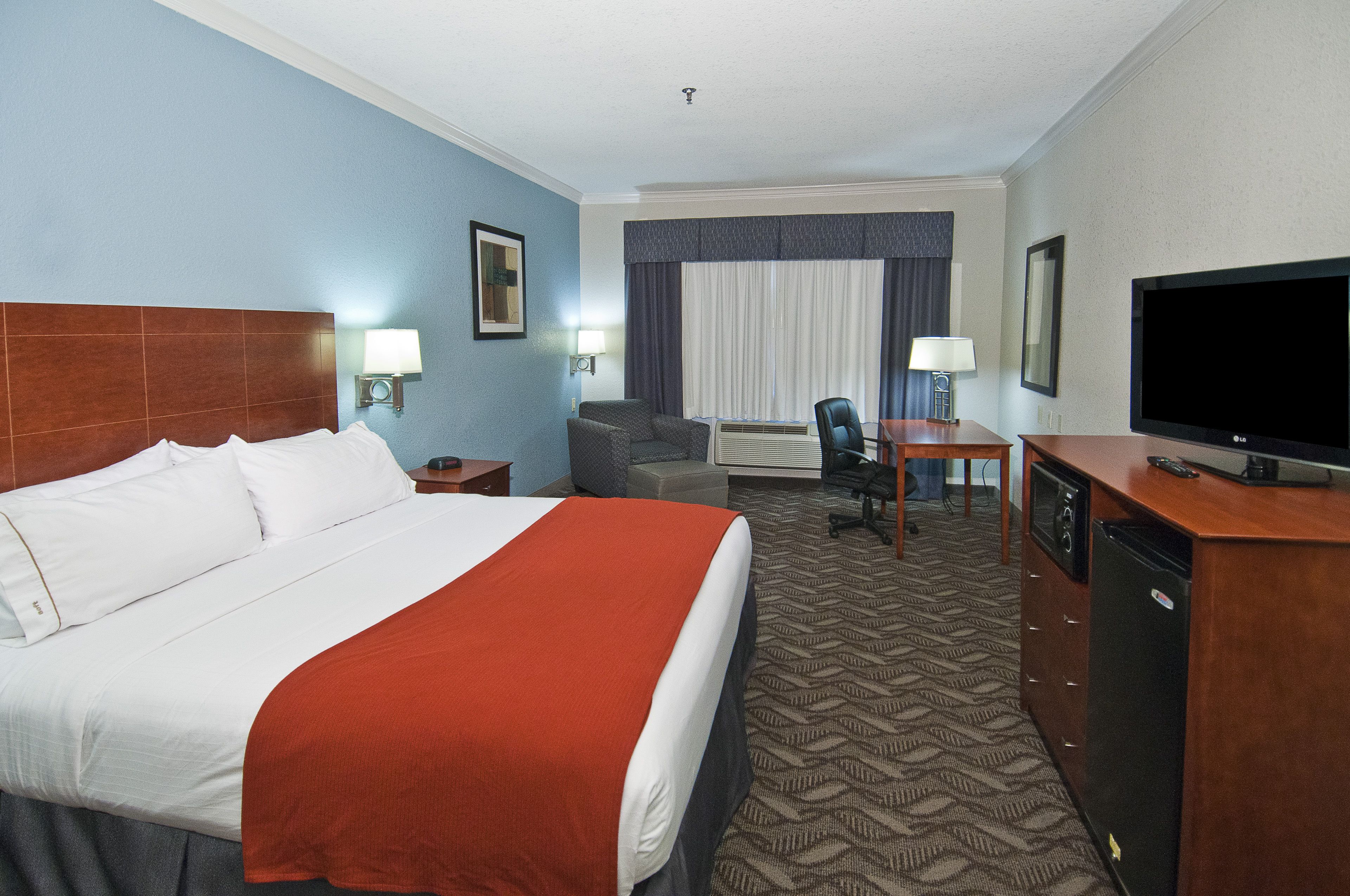 Holiday Inn Express Hotel & Suites Lake Charles