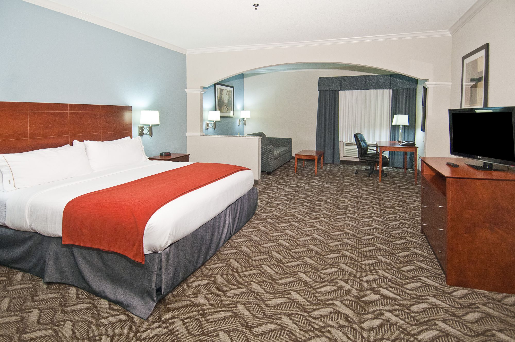 Holiday Inn Express Hotel & Suites Lake Charles