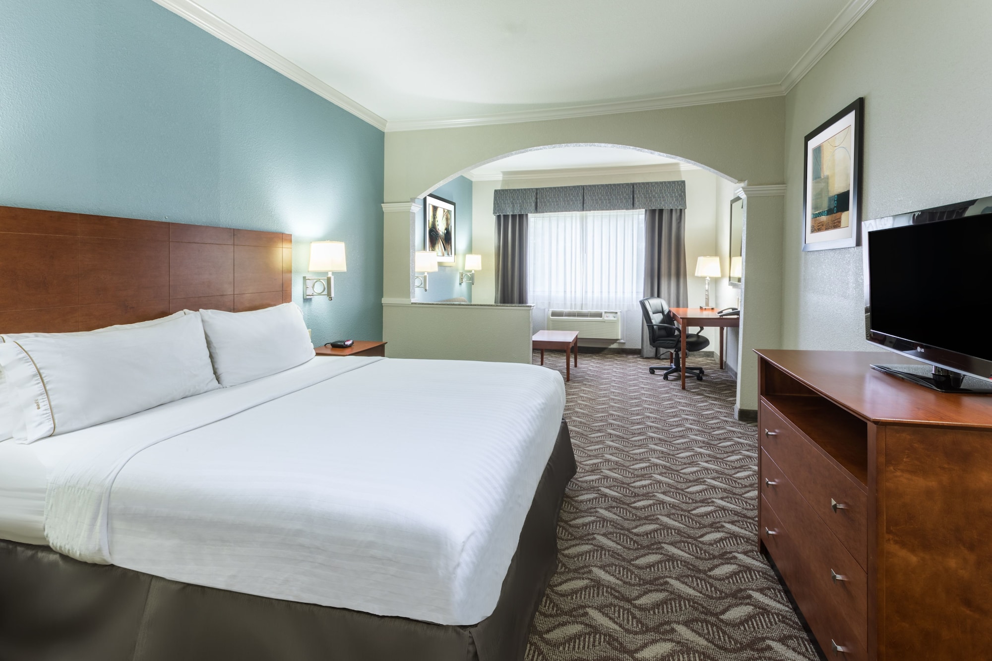 Holiday Inn Express Hotel & Suites Lake Charles