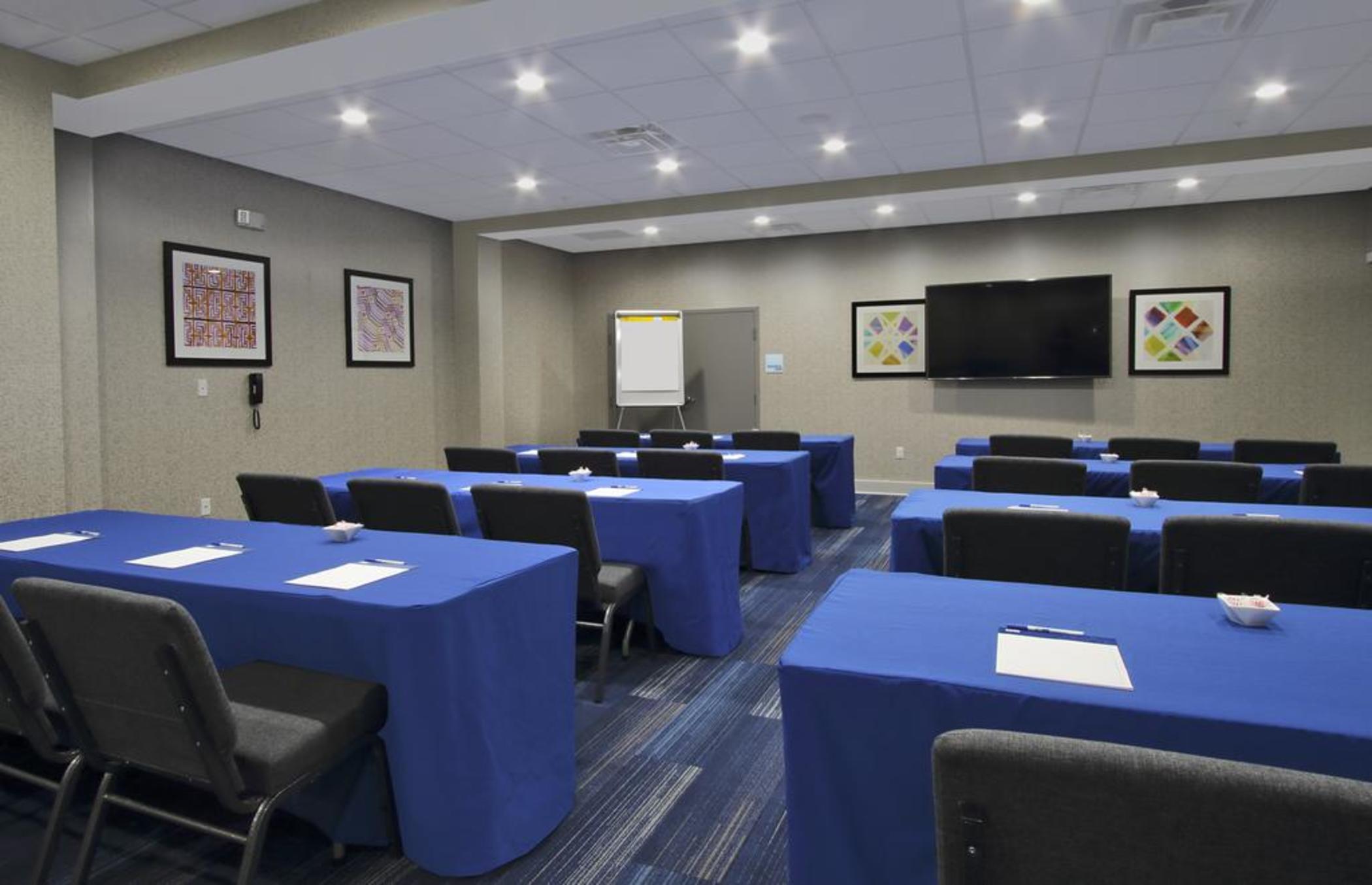Holiday Inn Express & Suites Lake Charles South Casino Area