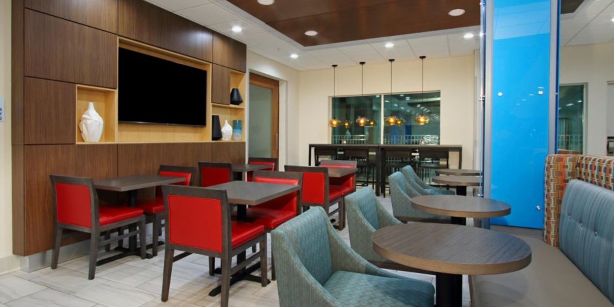 Holiday Inn Express & Suites Lake Charles South Casino Area