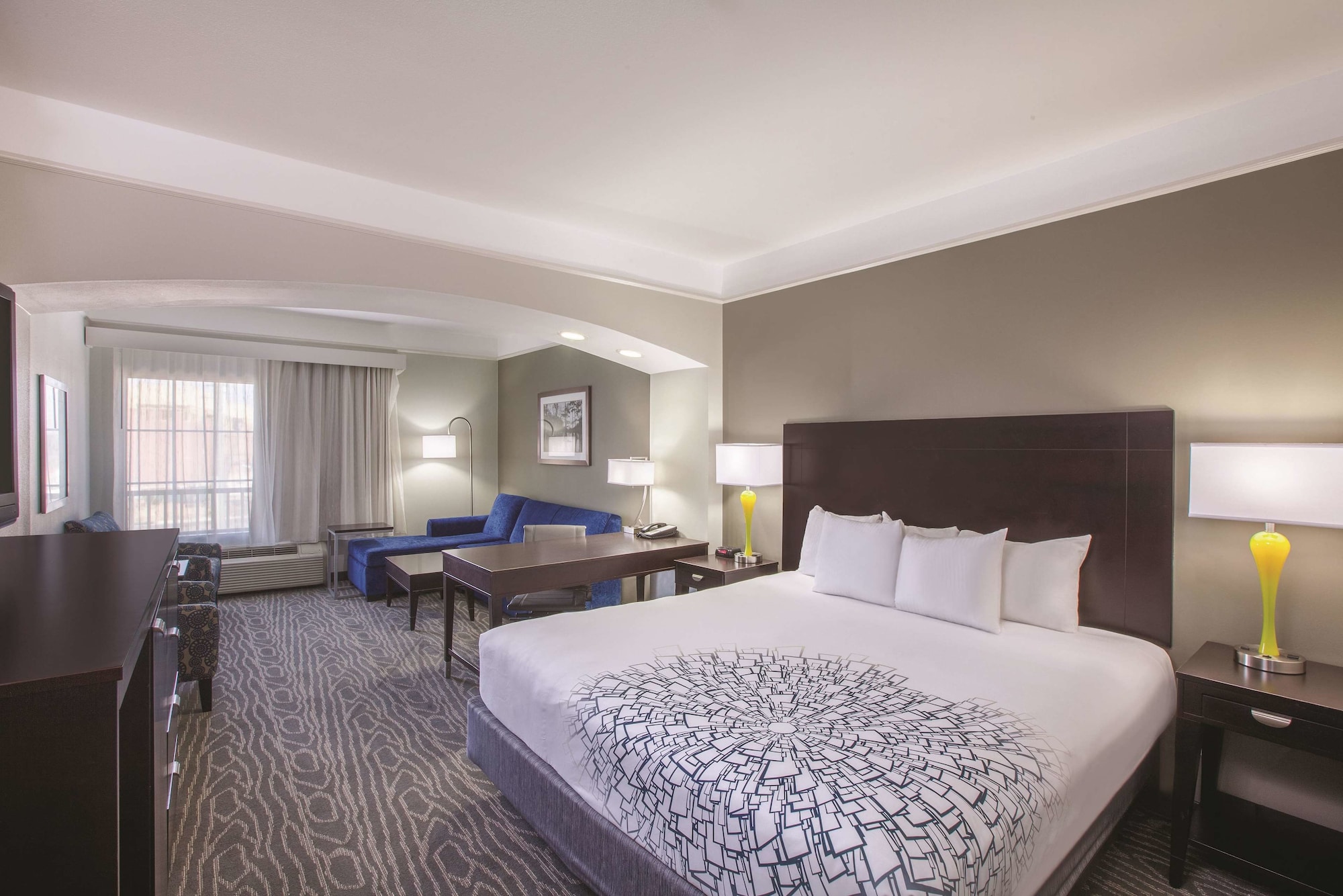 La Quinta Inn & Suites by Wyndham Lake Charles Casino Area