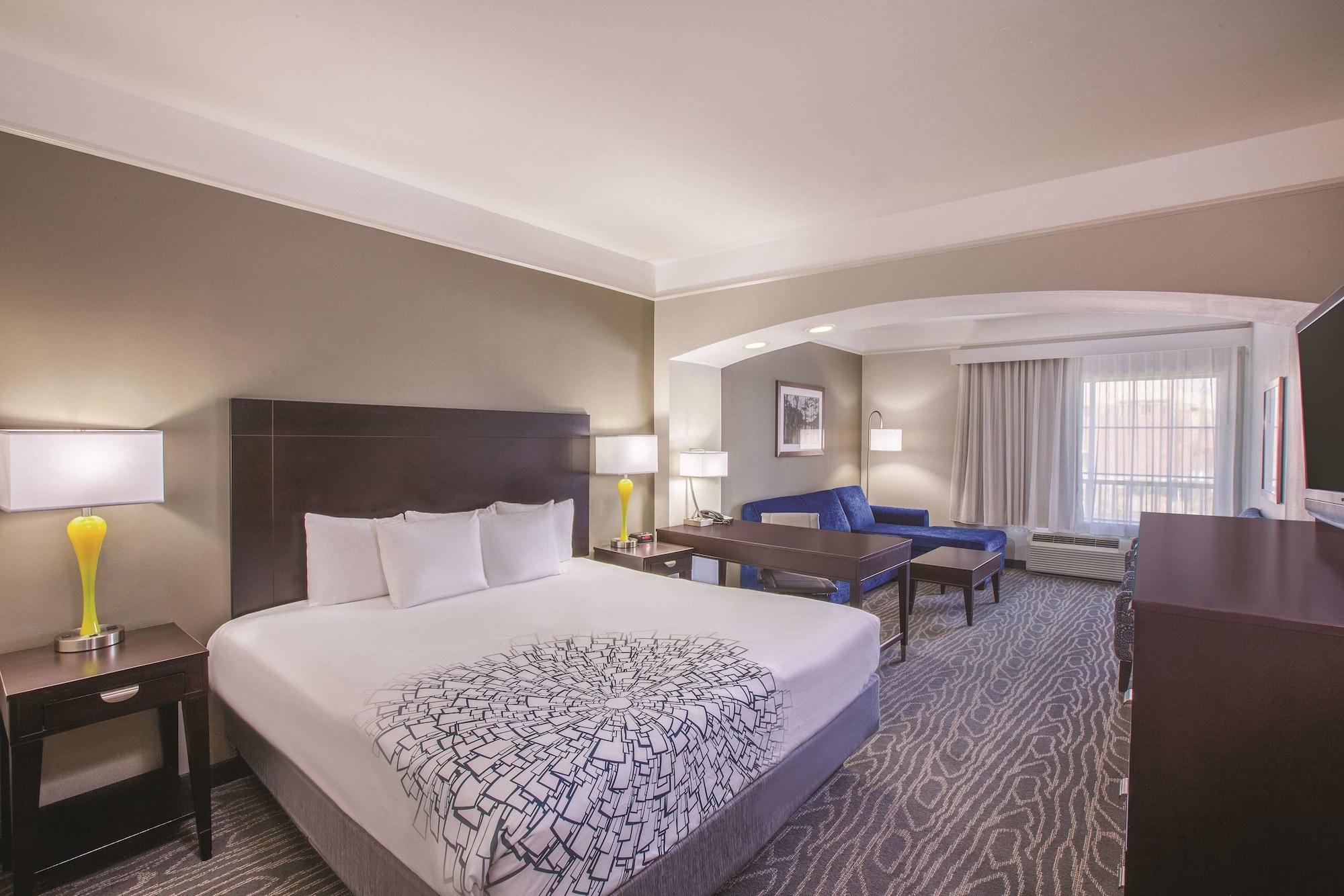 La Quinta Inn & Suites by Wyndham Lake Charles Casino Area