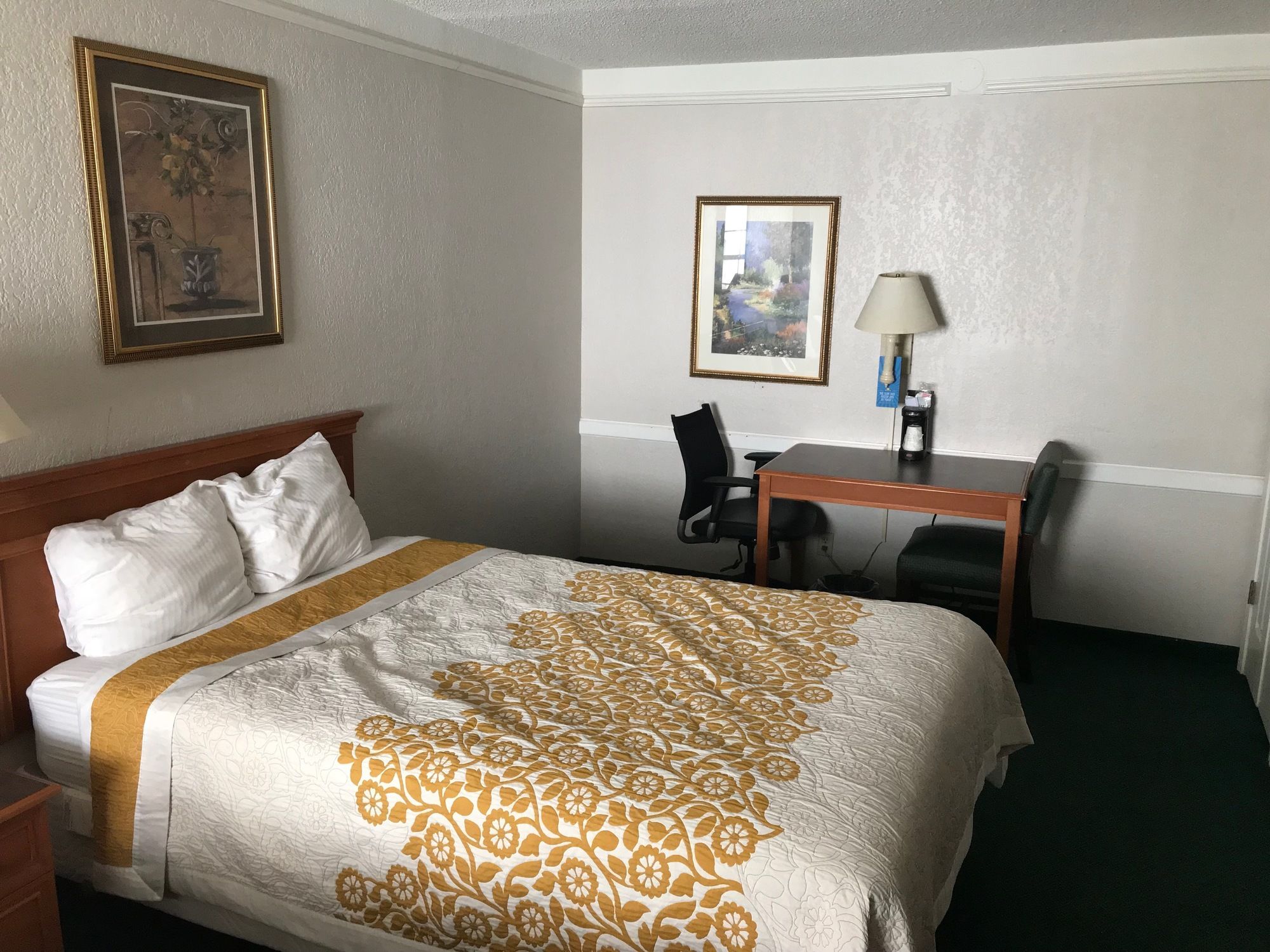 Days Inn by Wyndham Sulphur West