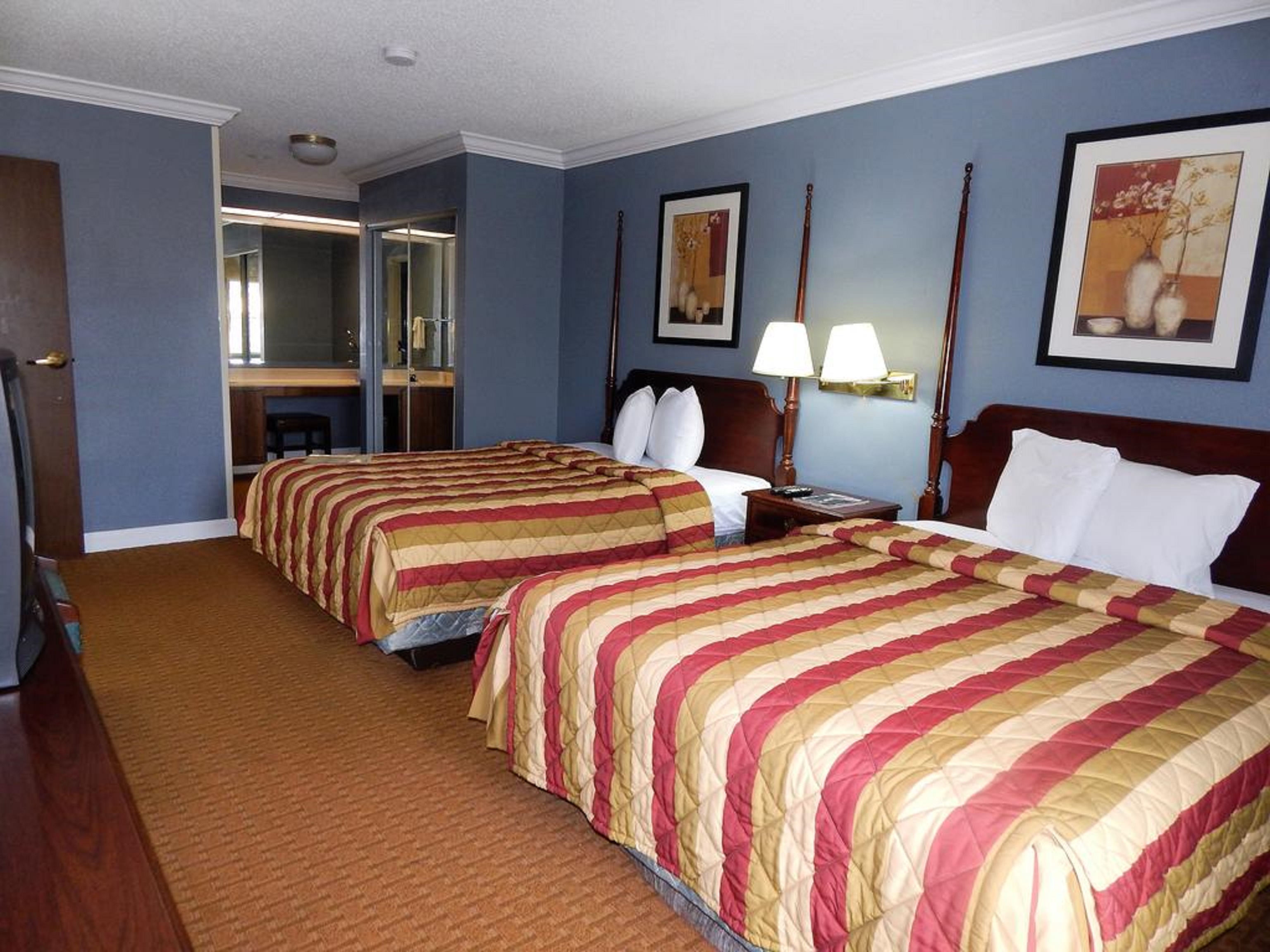 Richmond Suites Hotel
