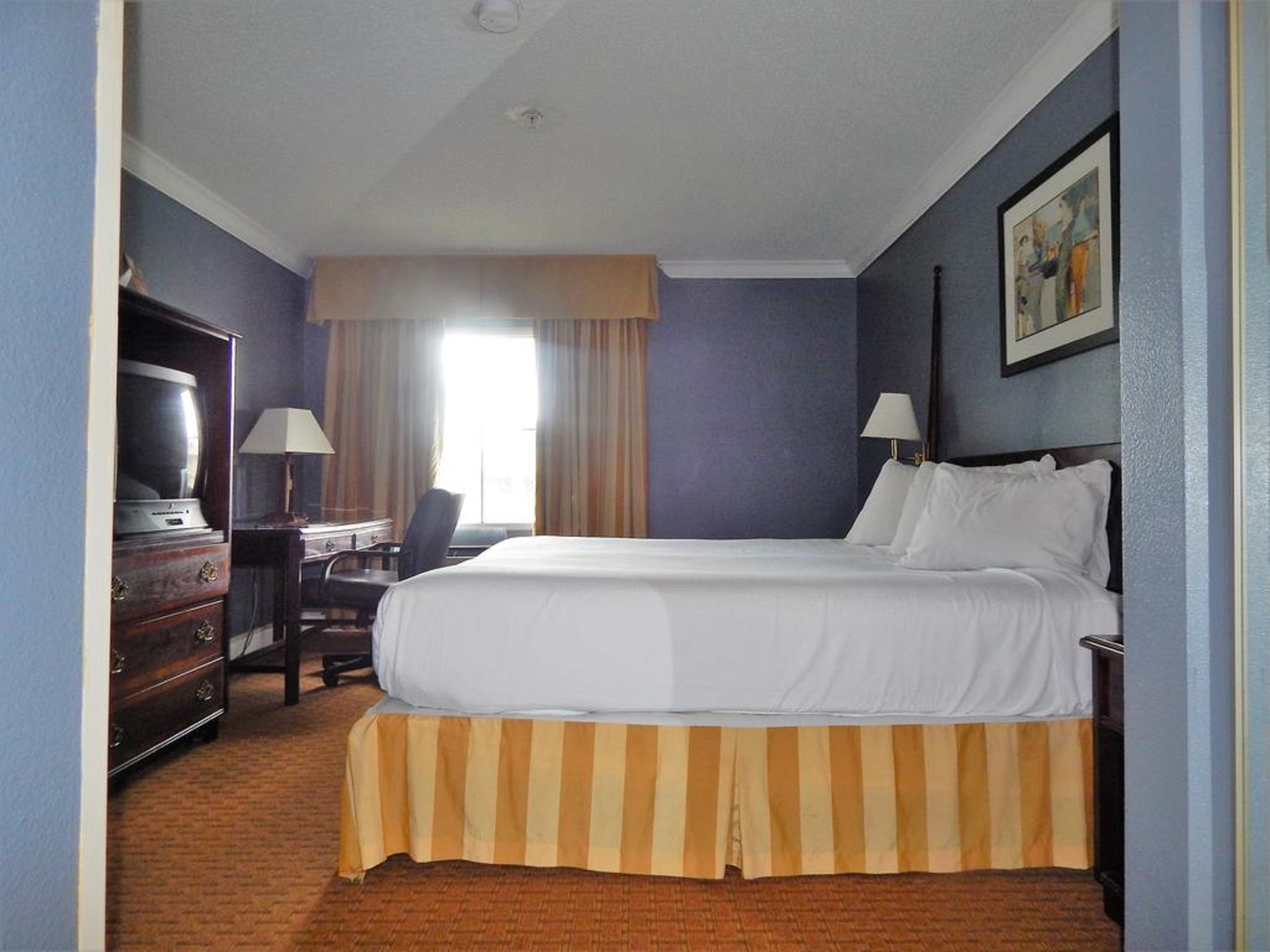 Richmond Suites Hotel