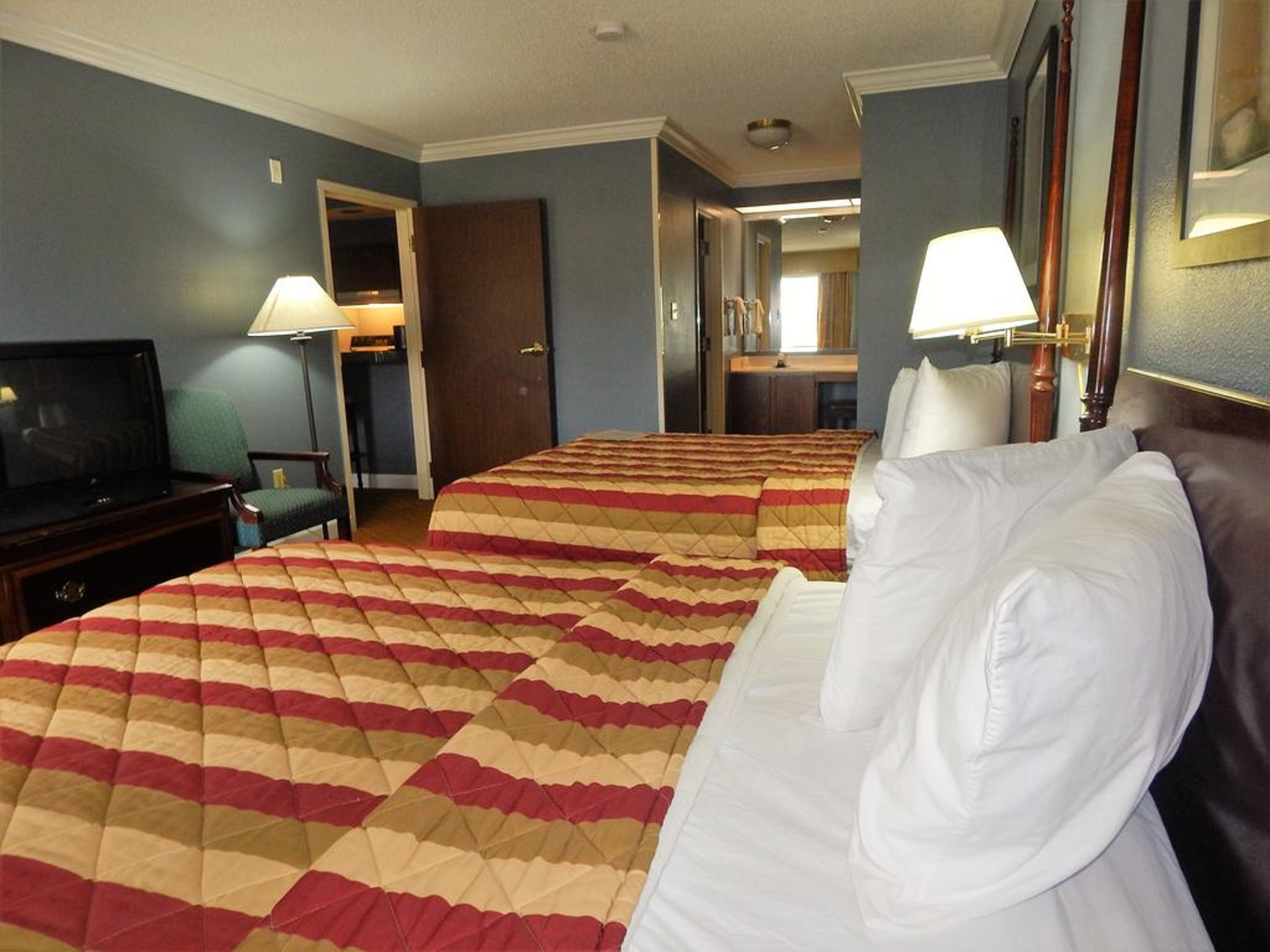 Richmond Suites Hotel
