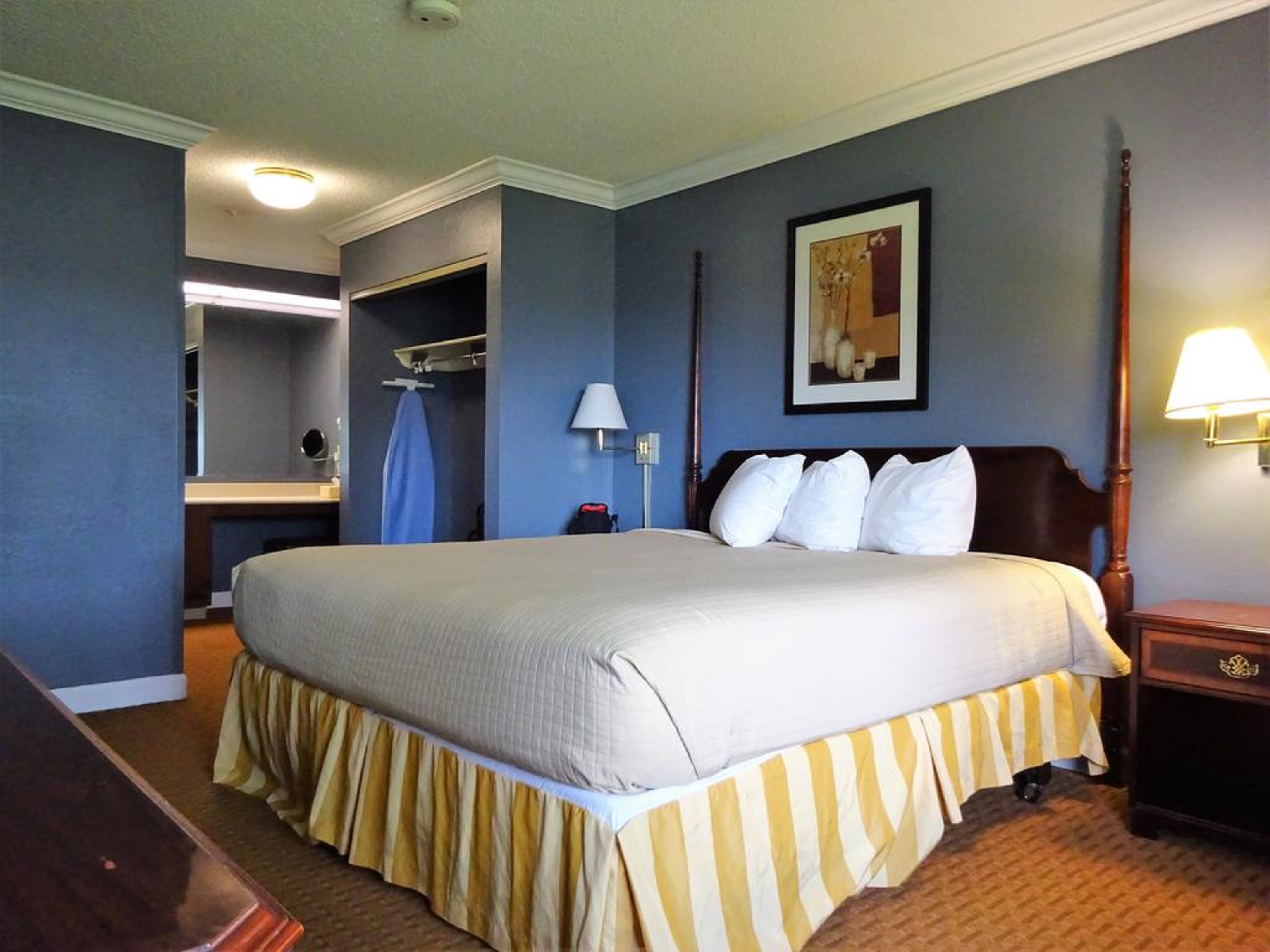 Richmond Suites Hotel