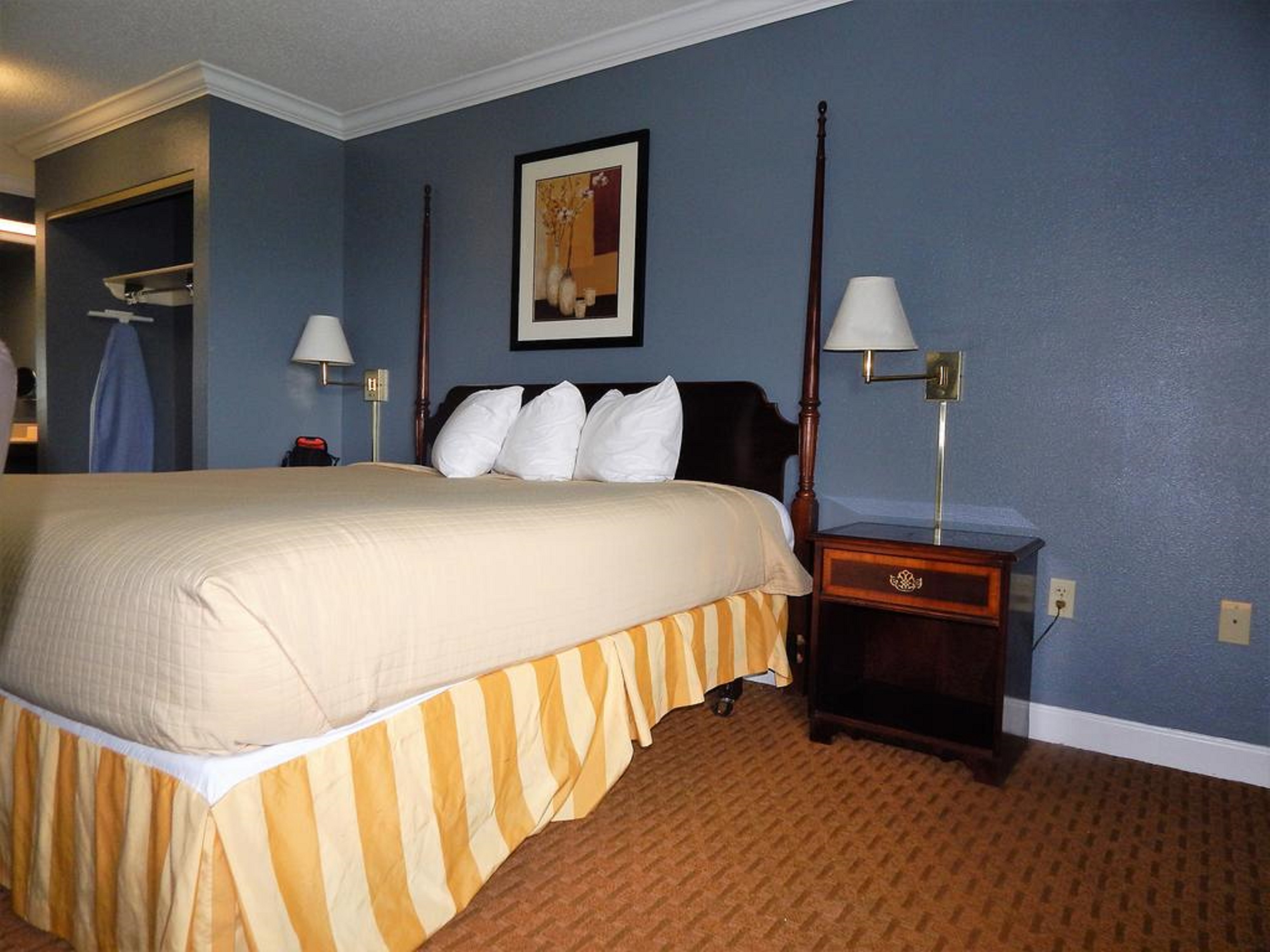 Richmond Suites Hotel