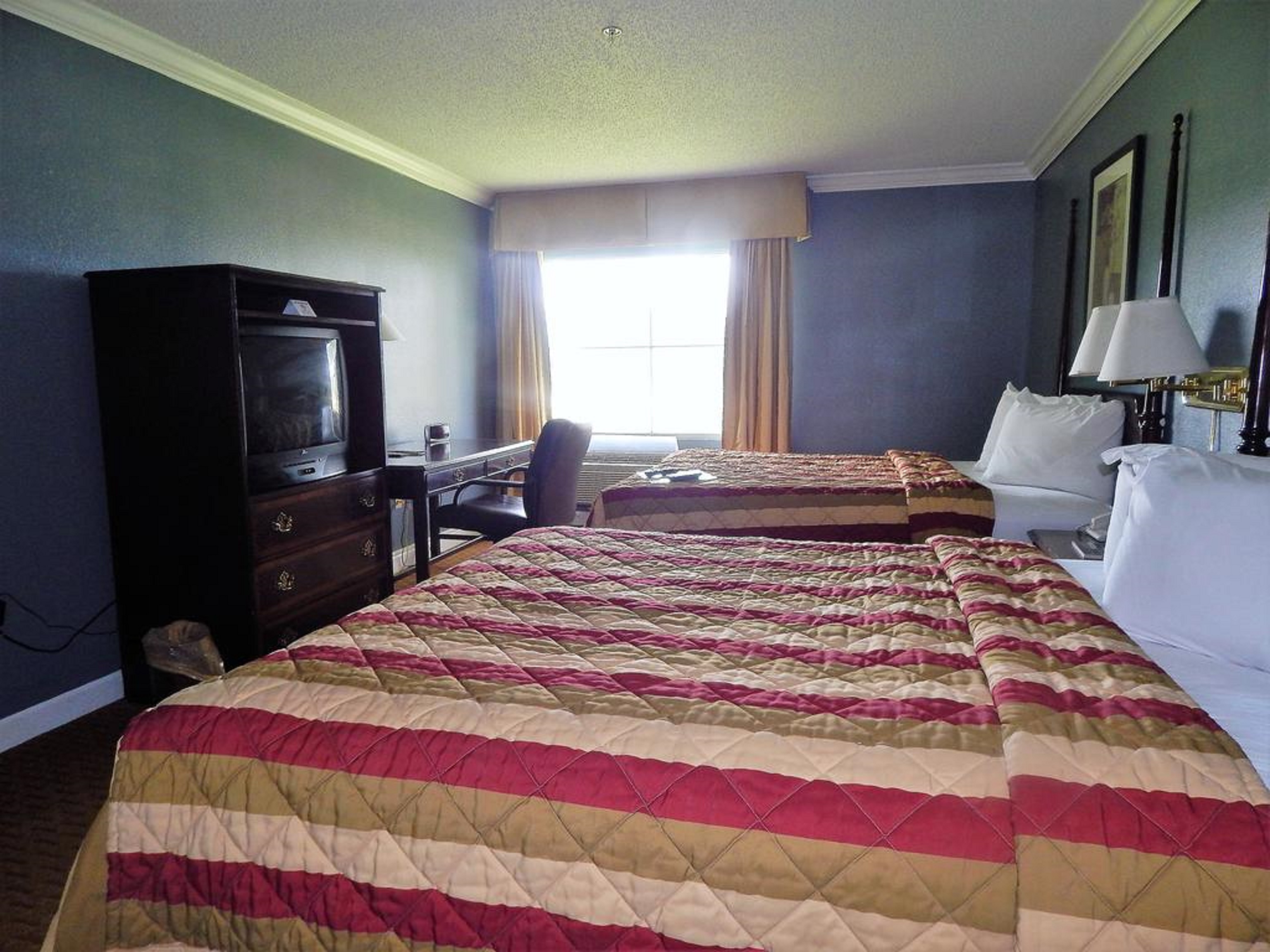 Richmond Suites Hotel