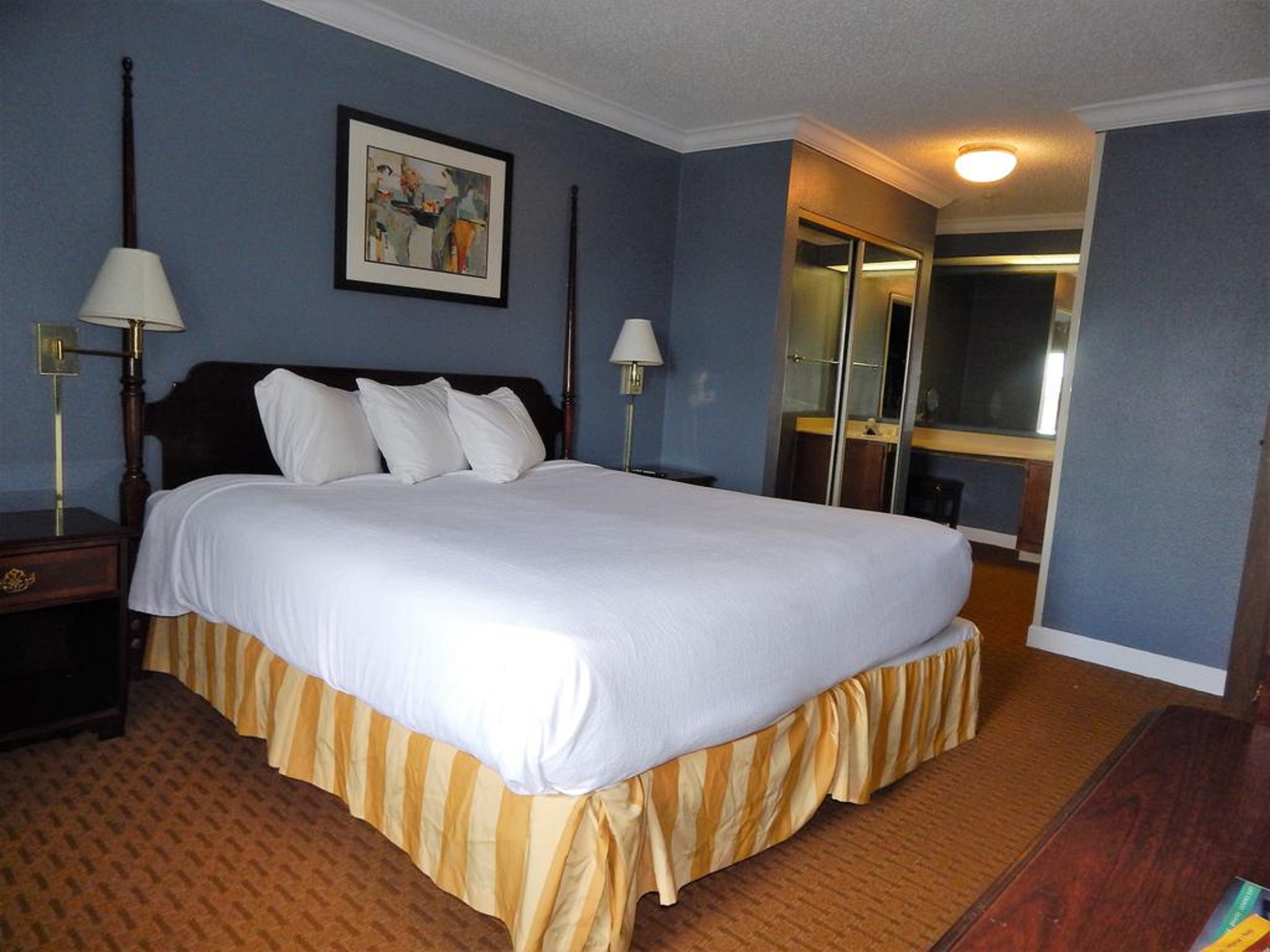Richmond Suites Hotel