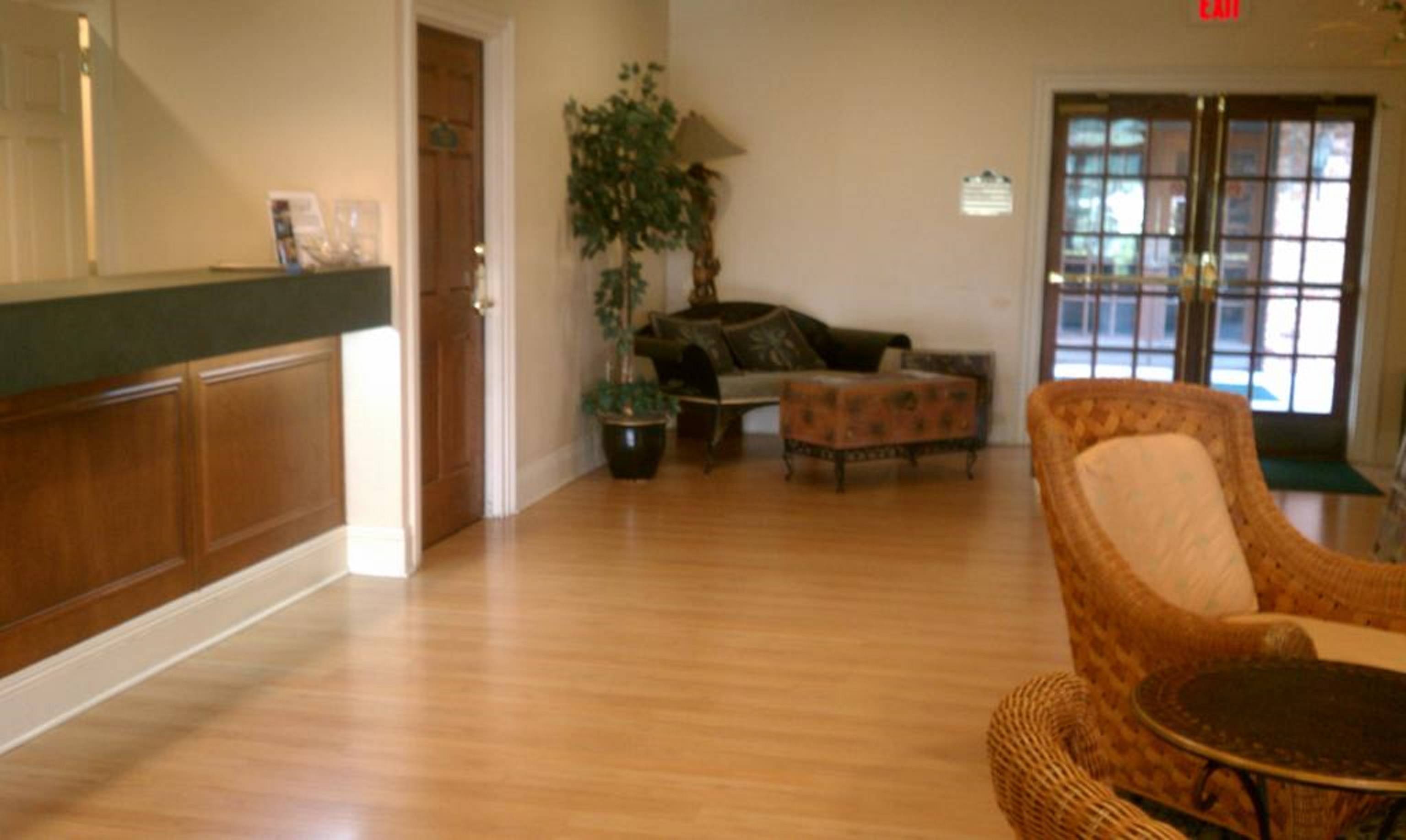 Richmond Suites Hotel