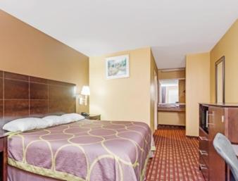 Super 8 by Wyndham Lake Charles Northeast