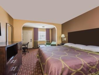 Super 8 by Wyndham Lake Charles Northeast