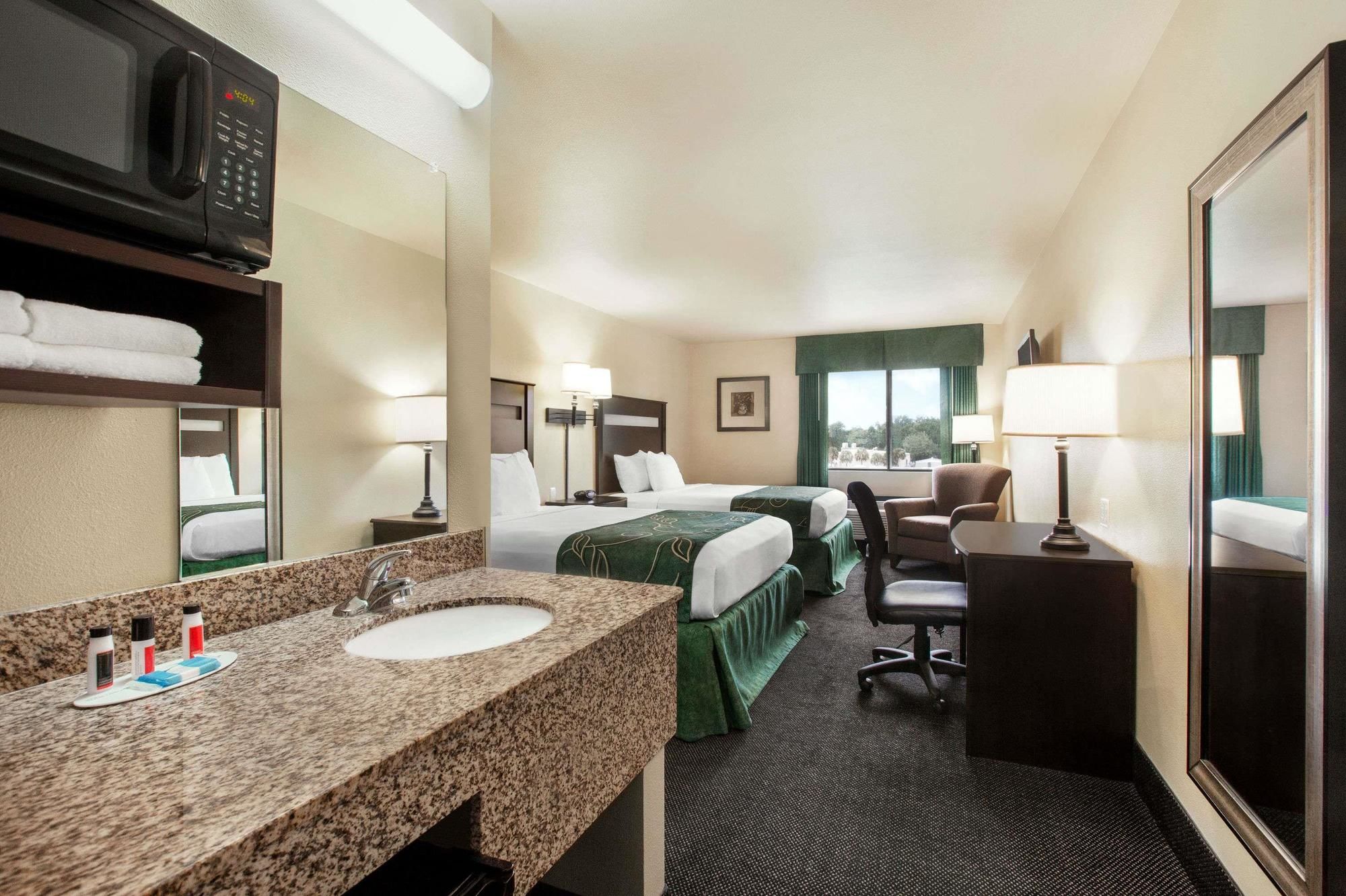 Travelodge by Wyndham Livonia