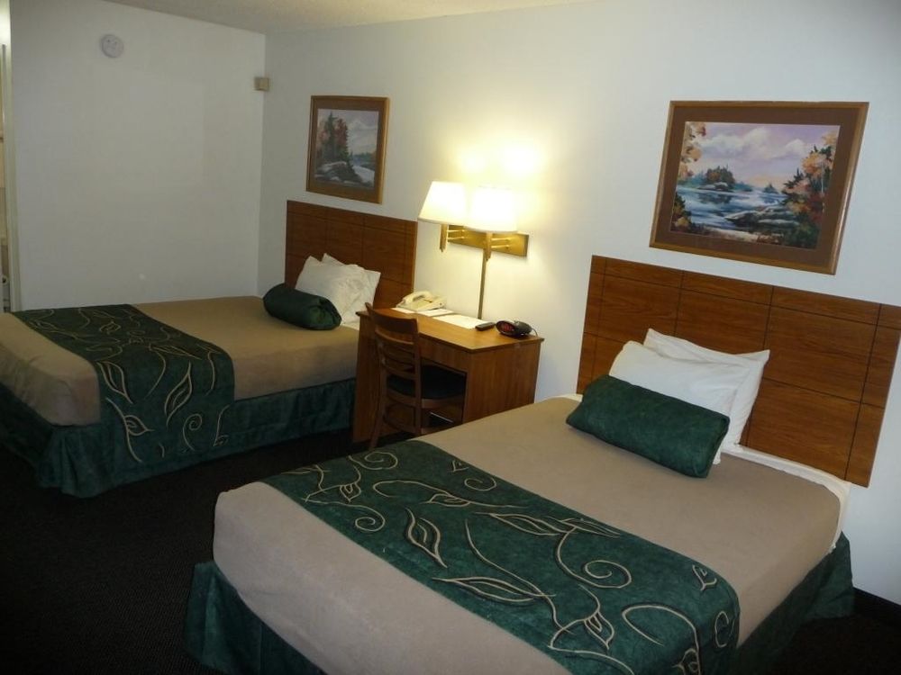 Value Inn - Livonia