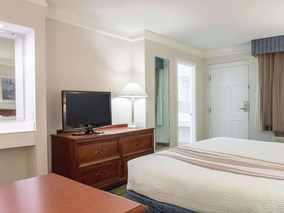 La Quinta Inn by Wyndham New Orleans Veterans / Metairie