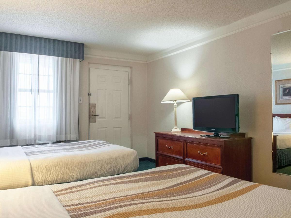 La Quinta Inn by Wyndham New Orleans Veterans / Metairie