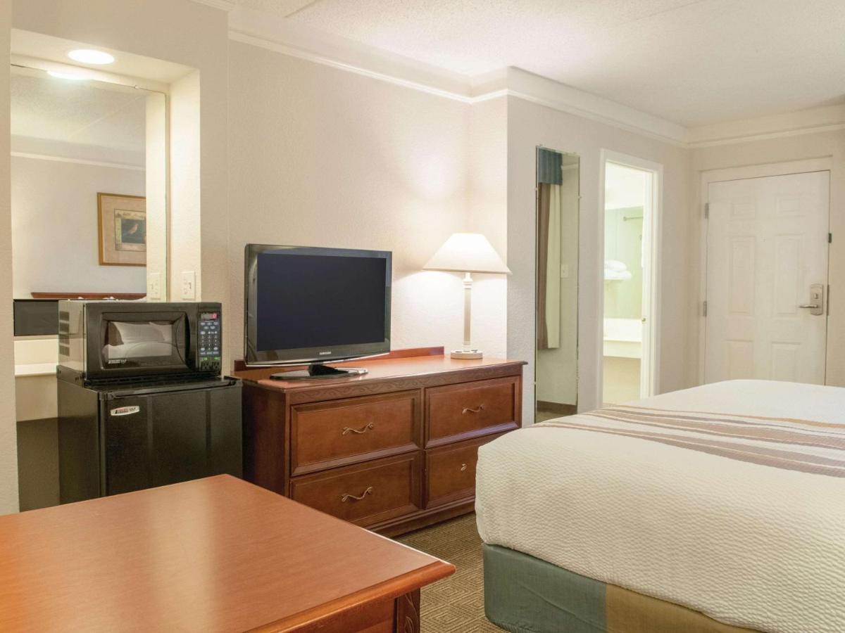 La Quinta Inn by Wyndham New Orleans Veterans / Metairie