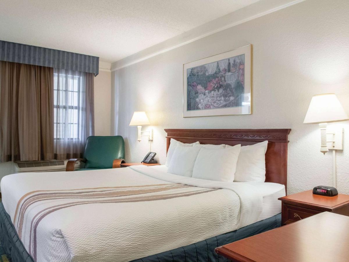 La Quinta Inn by Wyndham New Orleans Veterans / Metairie