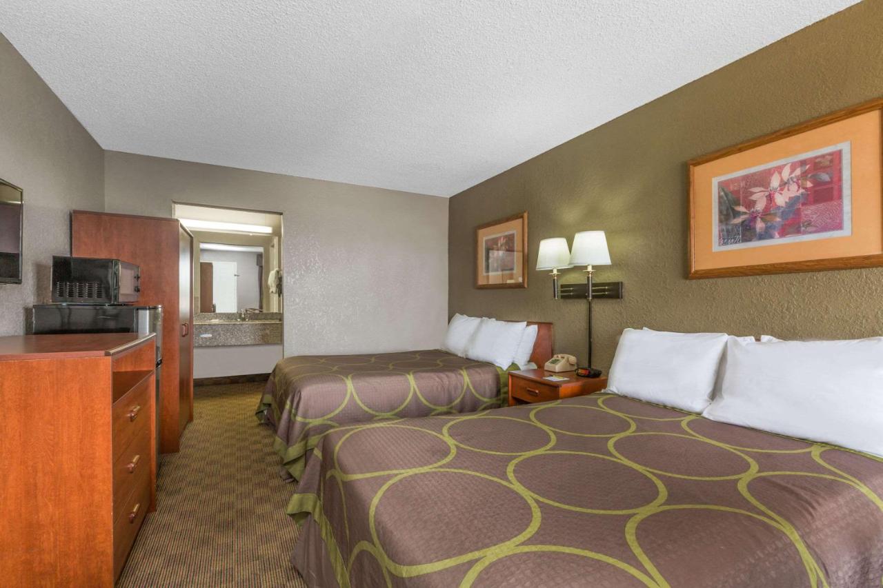 Super 8 by Wyndham Metairie