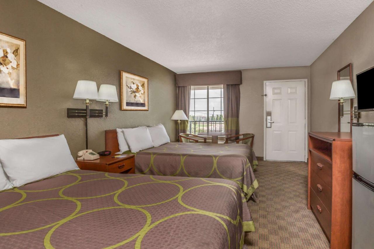 Super 8 by Wyndham Metairie