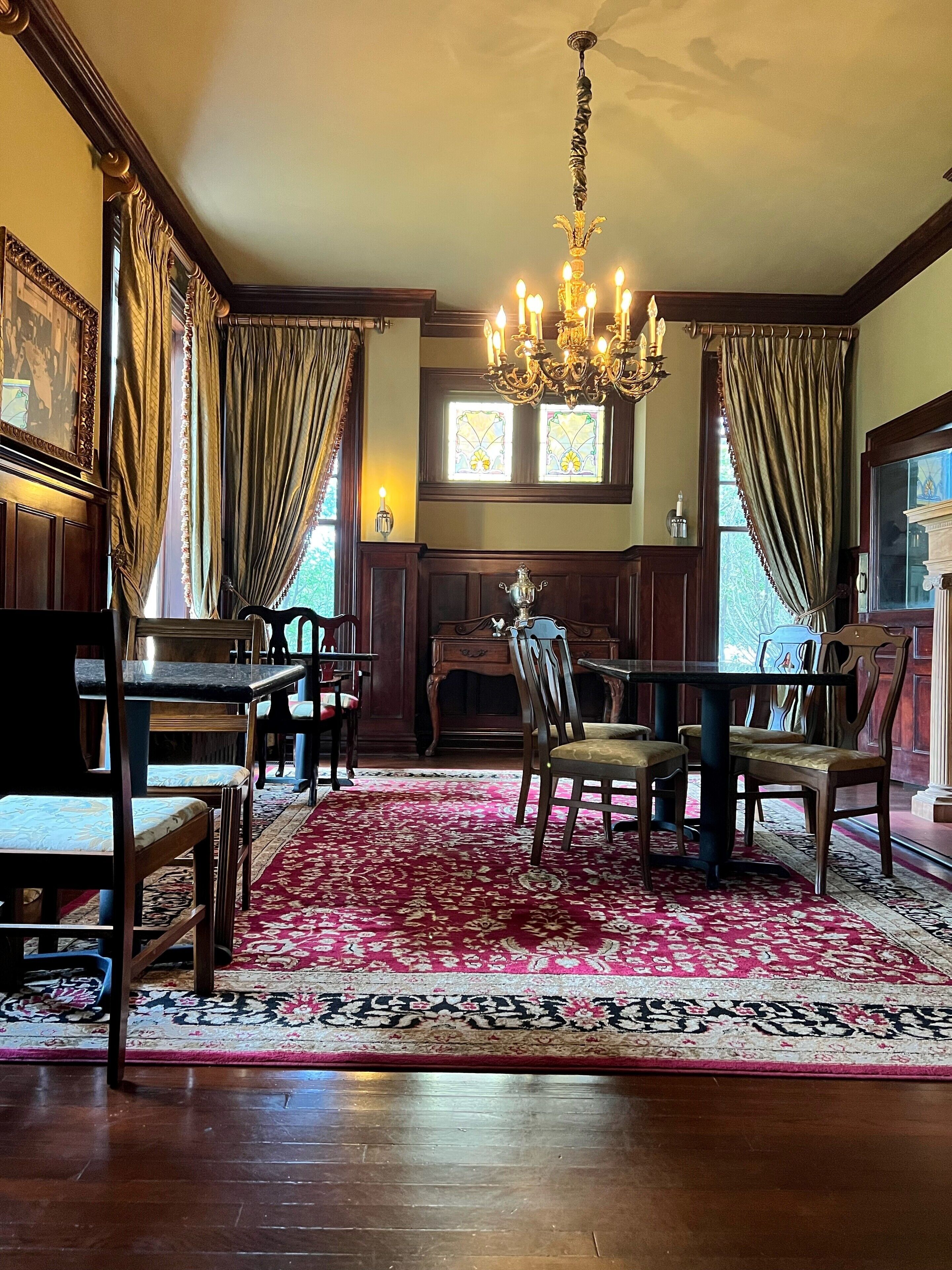 Huffman Manor Inn