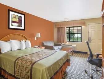 Days Inn by Wyndham Monroe
