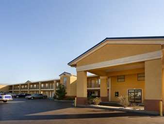 Super 8 by Wyndham Monroe
