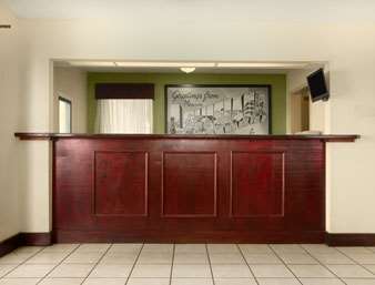 Super 8 by Wyndham Monroe
