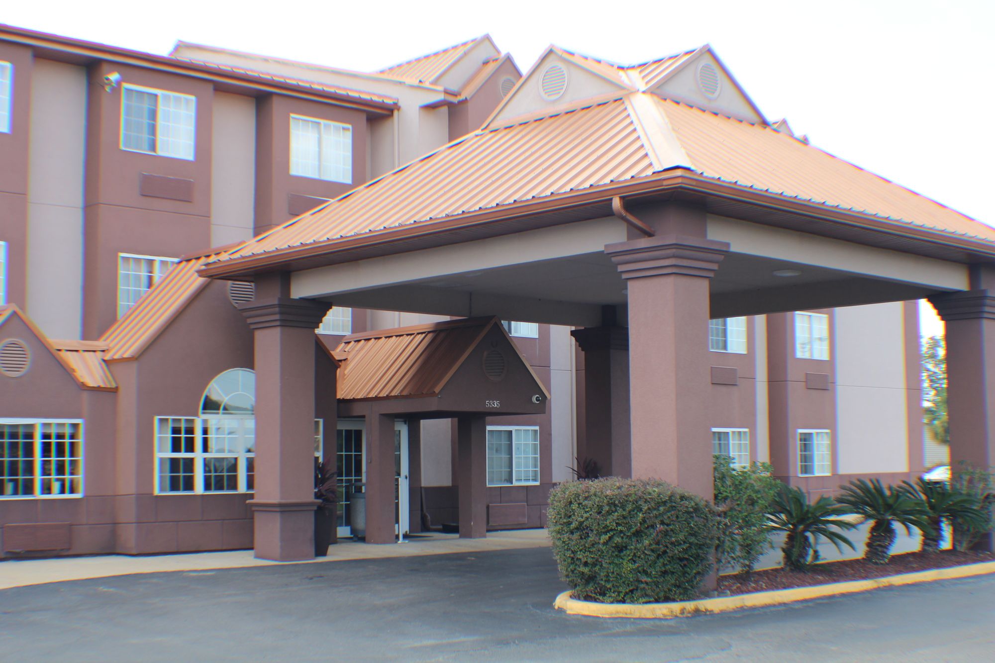 Econo Lodge Inn & Suites