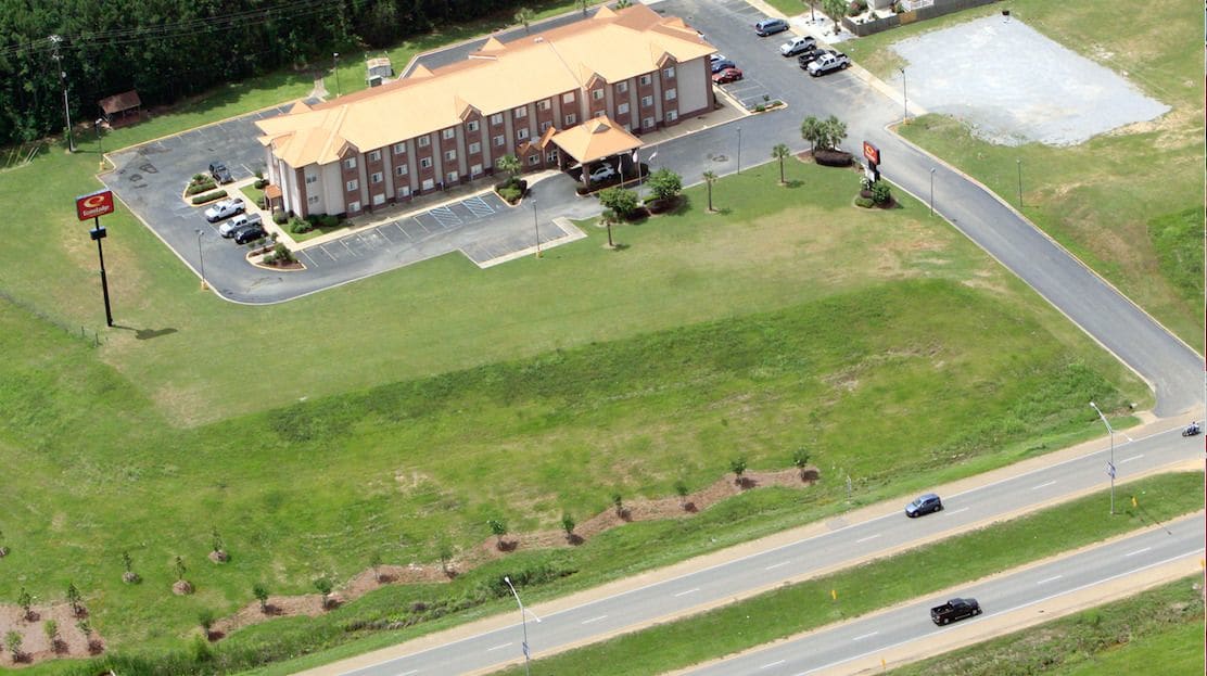 Econo Lodge Inn & Suites