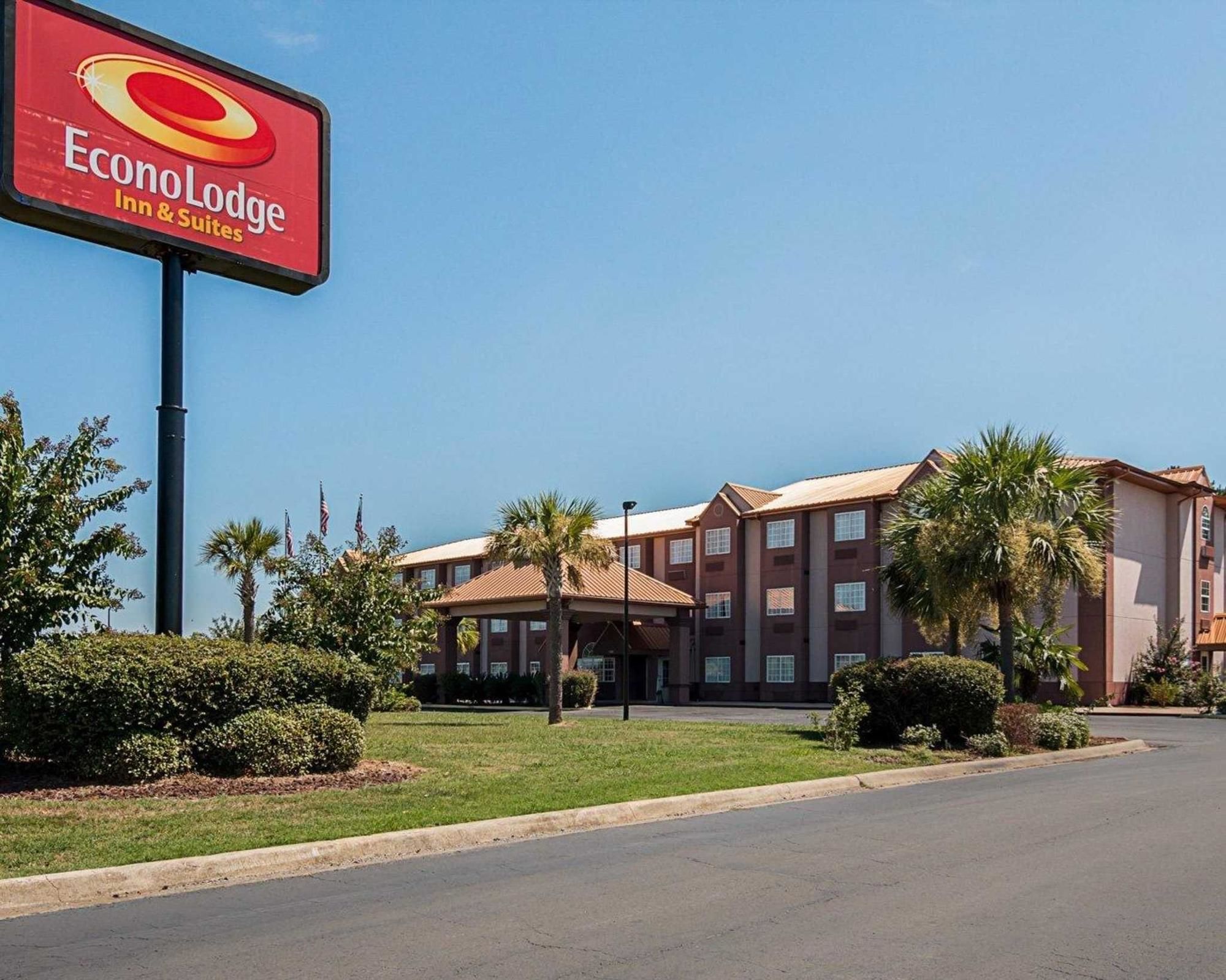 Econo Lodge Inn & Suites